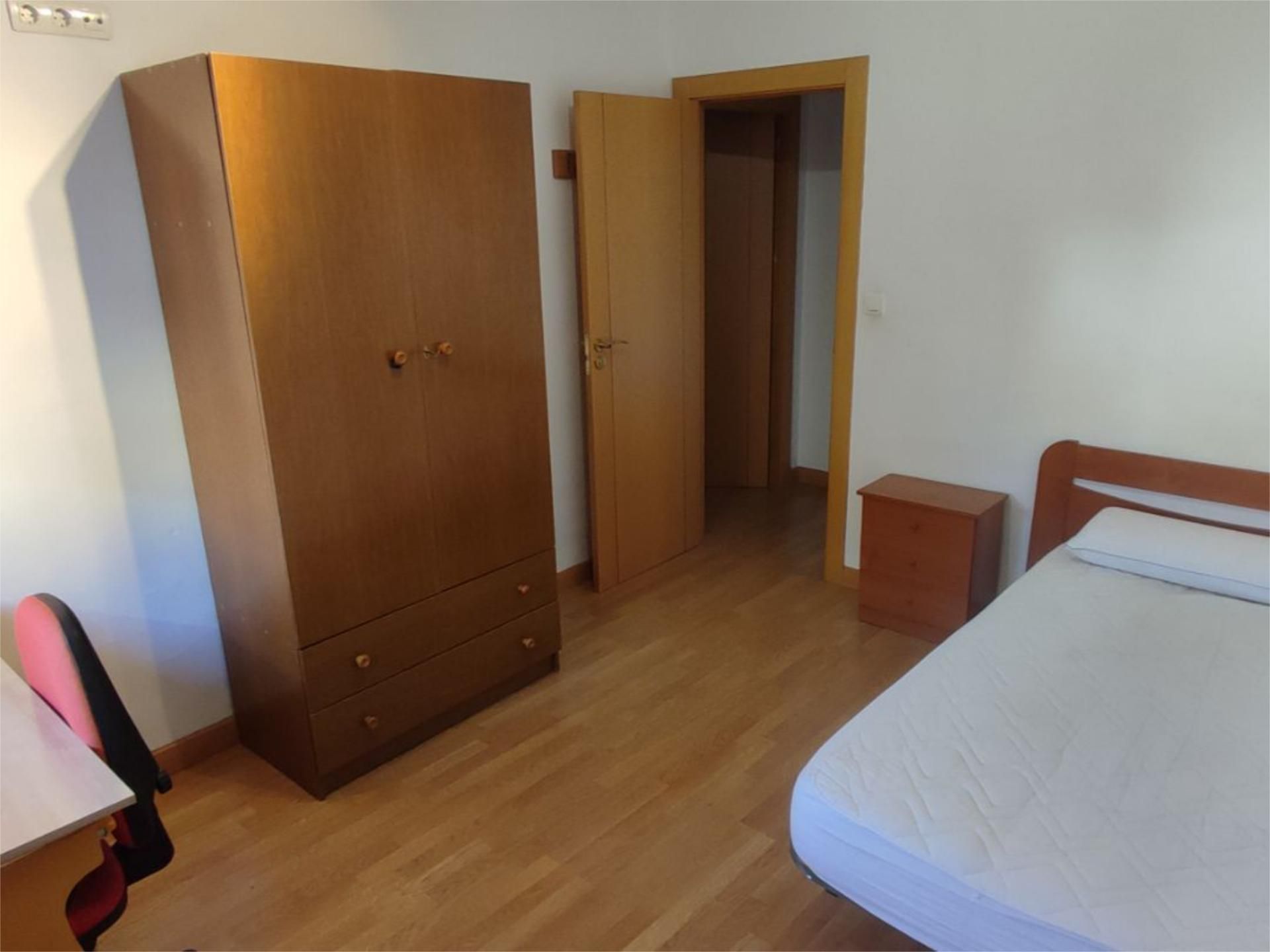 Bedroom of Flat to share in  Granada Capital  with Air Conditioner, Heating and Parquet flooring