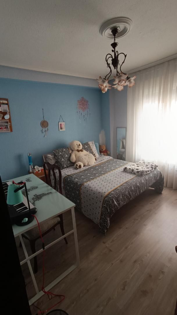 Habitación de Piso para compartir en León Capital  con Calefacción, Parquet y Amueblado