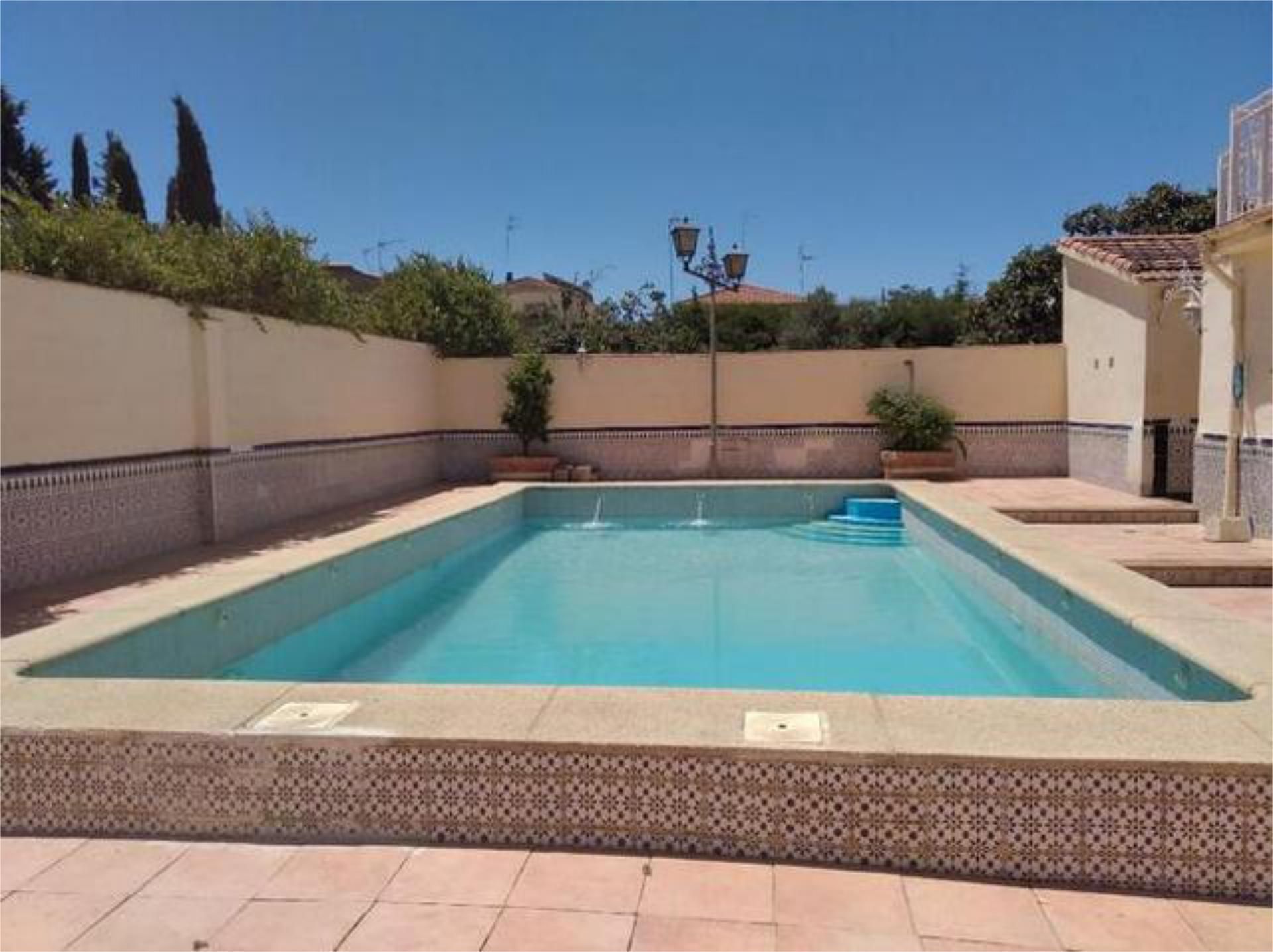 Piscina de Casa adosada en venta en Alhendín con Calefacción, Jardín privado y Terraza
