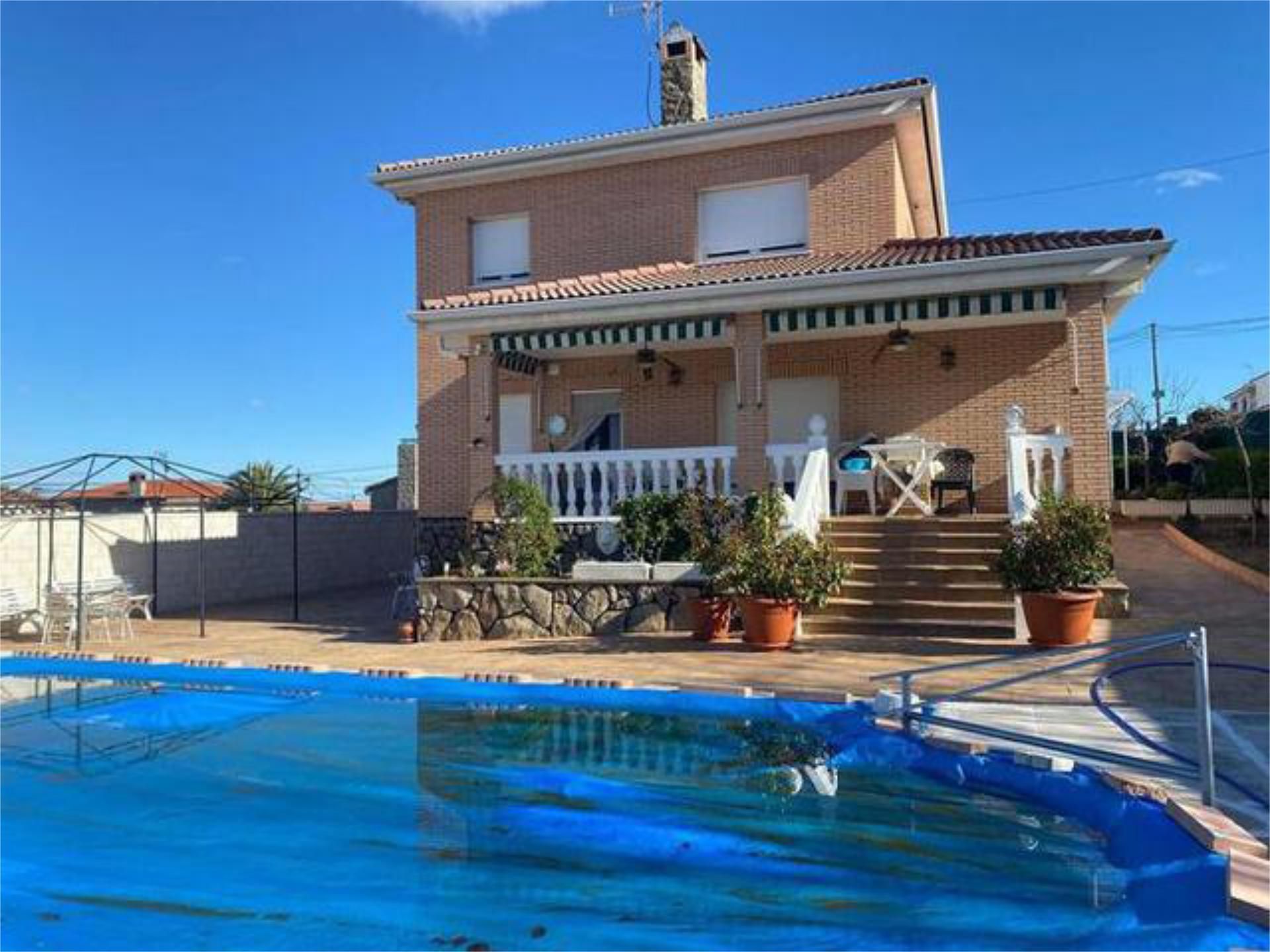 Vista exterior de Casa adosada en venta en Alcorcón con Calefacción, Jardín privado y Trastero