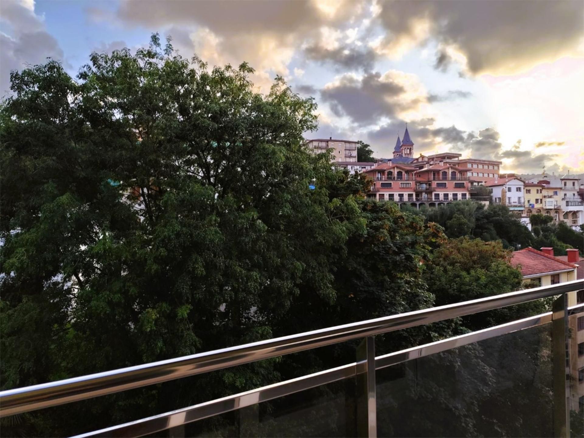 Vista exterior de Pis de lloguer en Donostia - San Sebastián  amb Aire condicionat, Calefacció i Jardí privat