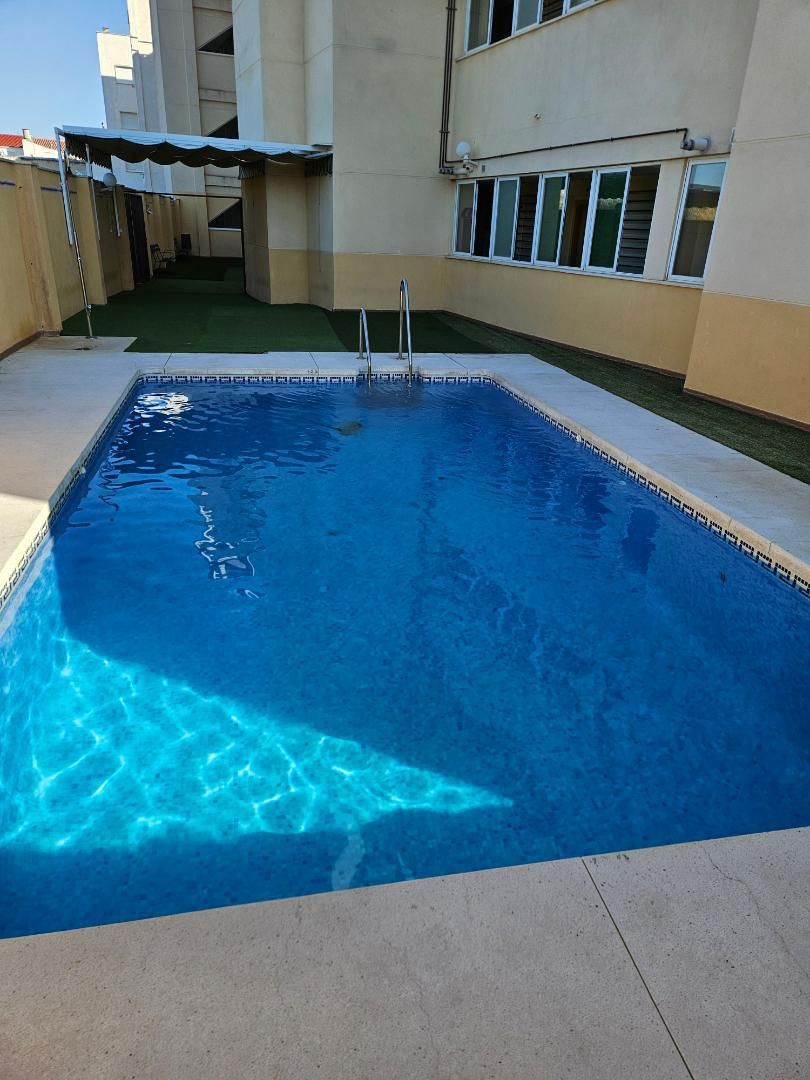 Piscina de Piso de alquiler en Linares con Aire acondicionado, Calefacción y Jardín privado