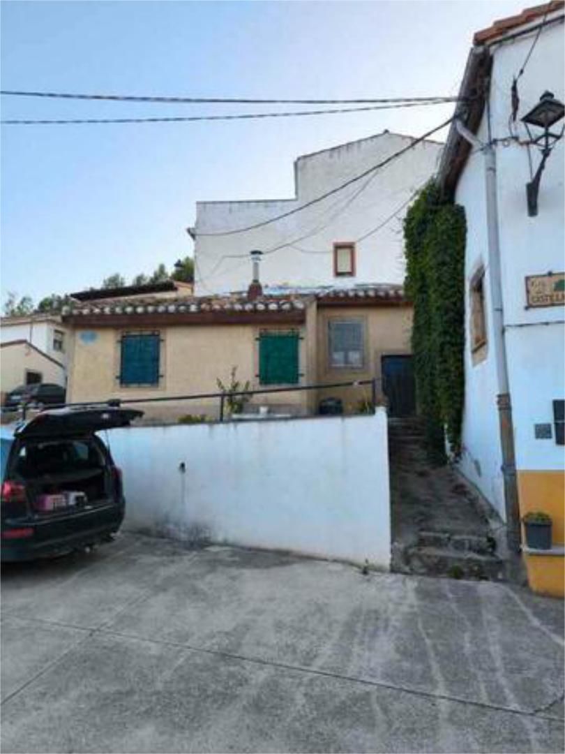 Vista exterior de Casa adosada en venda en Baños de Rioja amb Terrassa