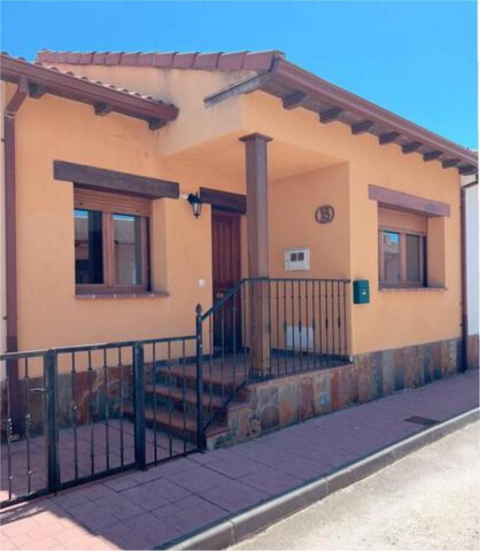 Vista exterior de Casa o xalet en venda en Nava de la Asunción