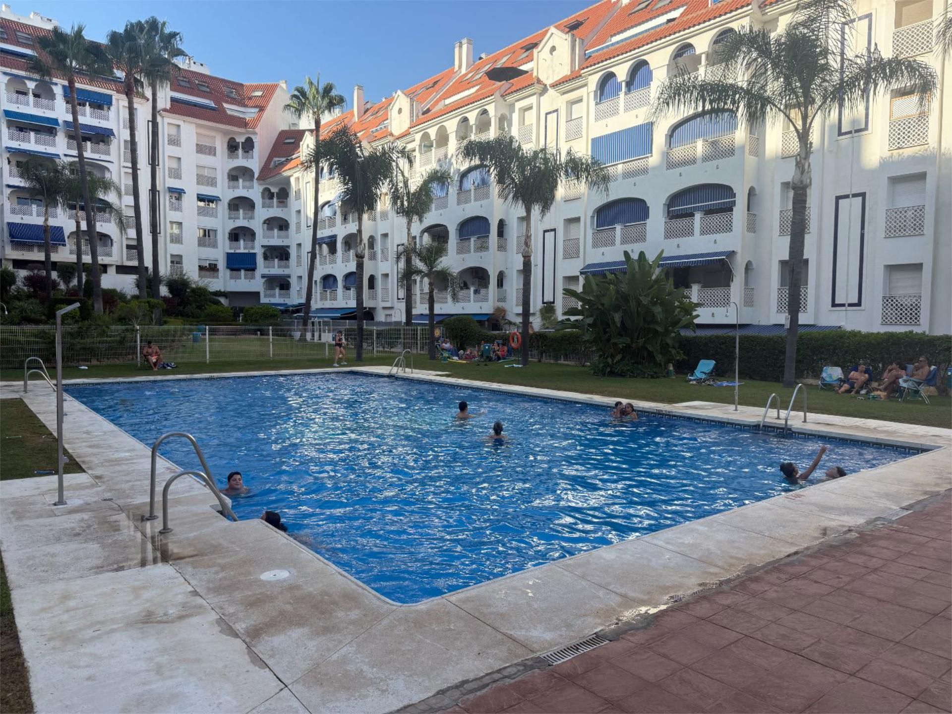 Swimming pool of Flat for sale in Marbella  with Air Conditioner, Heating and Private garden