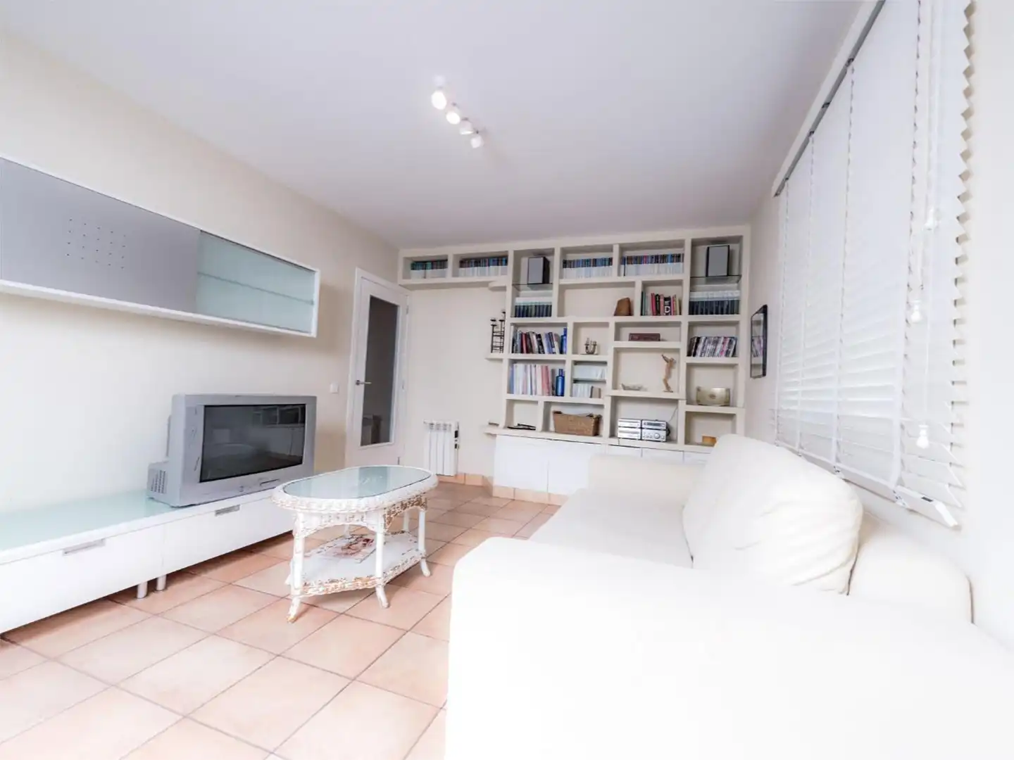 Sala de estar de Apartamento de alquiler en Benicasim / Benicàssim con Calefacción, Jardín privado y Terraza