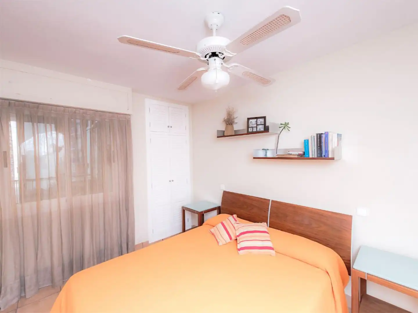 Habitación de Apartamento de alquiler en Benicasim / Benicàssim con Calefacción, Jardín privado y Terraza