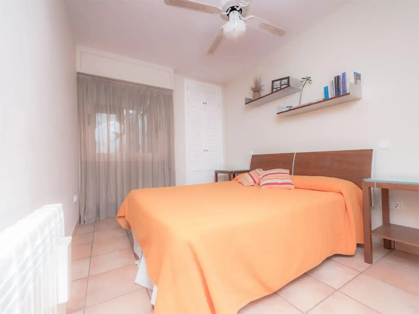 Habitación de Apartamento de alquiler en Benicasim / Benicàssim con Calefacción, Jardín privado y Terraza