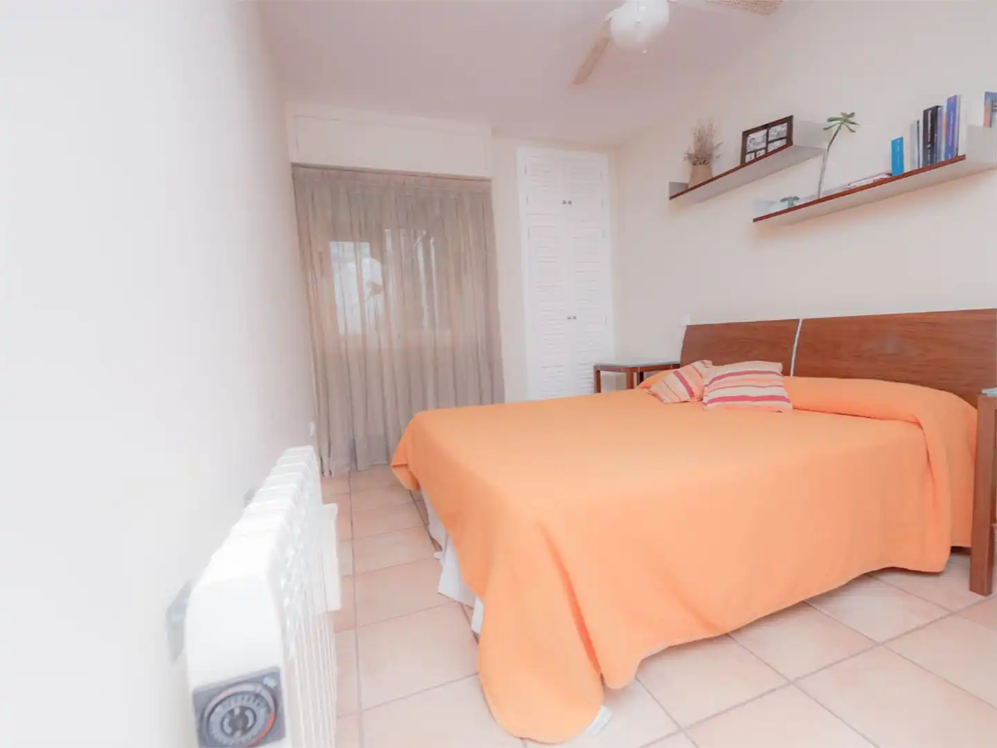 Habitación de Apartamento de alquiler en Benicasim / Benicàssim con Calefacción, Jardín privado y Terraza
