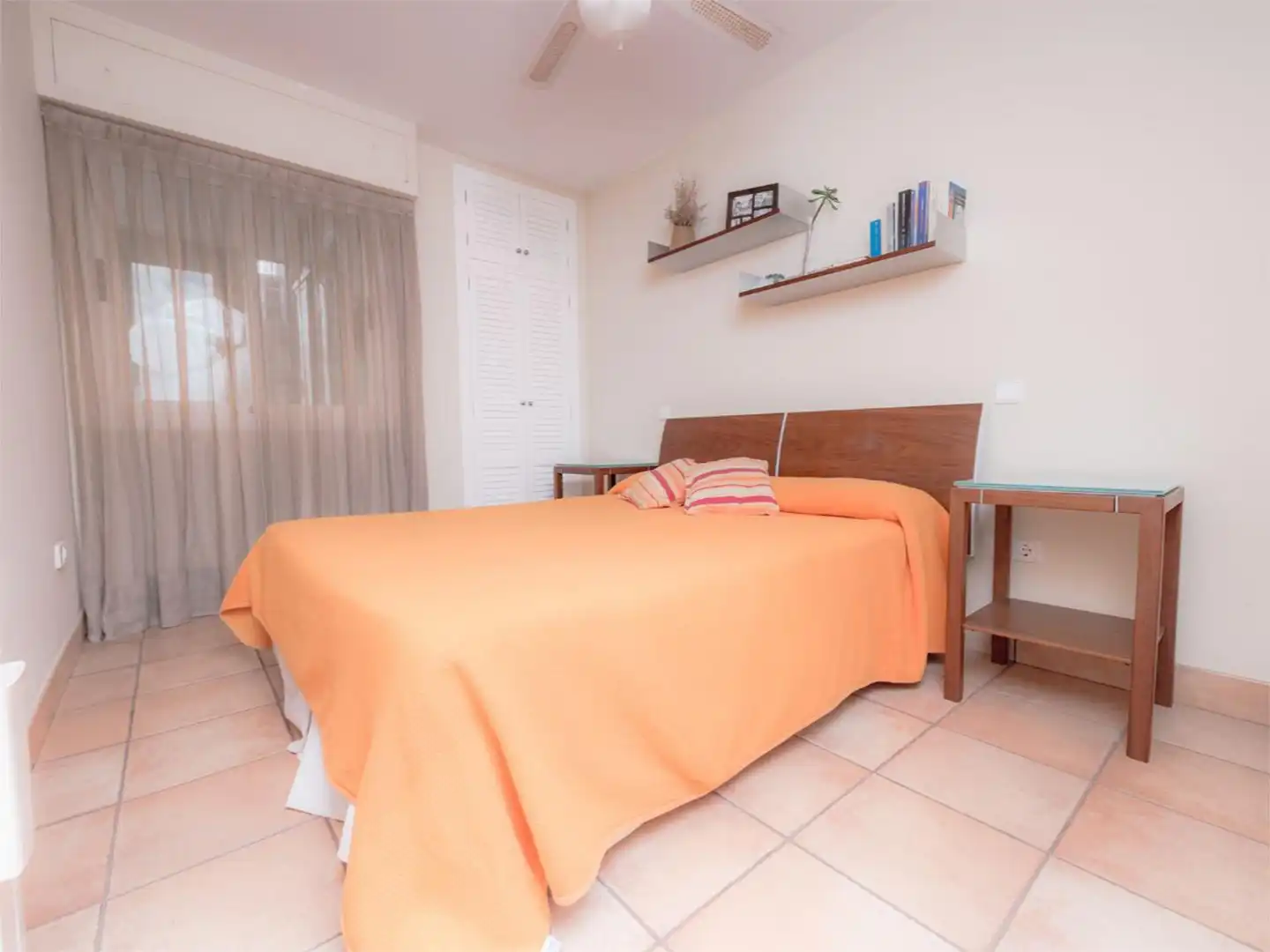 Habitación de Apartamento de alquiler en Benicasim / Benicàssim con Calefacción, Jardín privado y Terraza