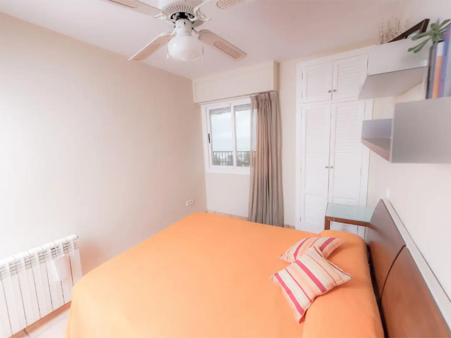 Habitación de Apartamento de alquiler en Benicasim / Benicàssim con Calefacción, Jardín privado y Terraza