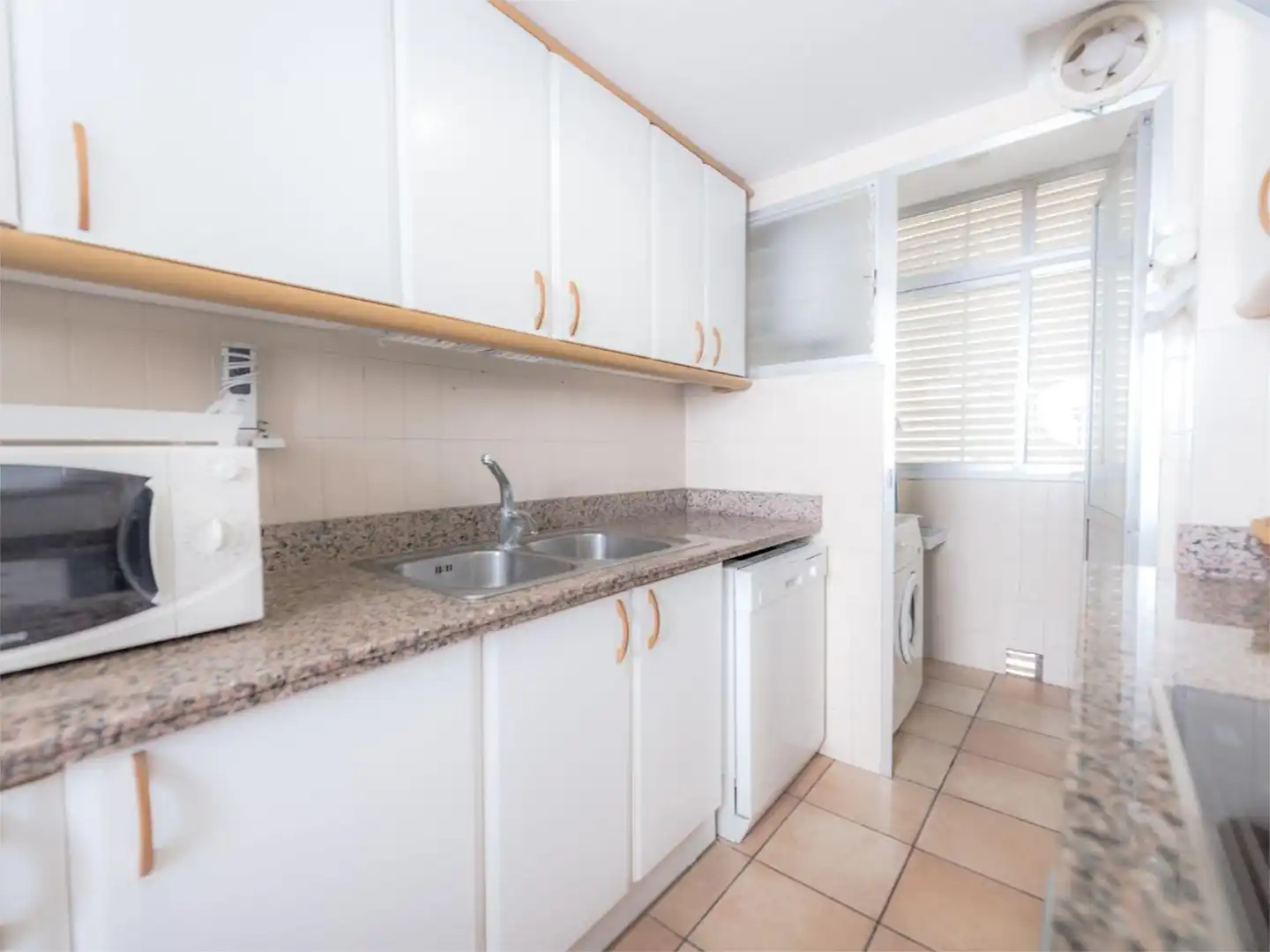 Cocina de Apartamento de alquiler en Benicasim / Benicàssim con Calefacción, Jardín privado y Terraza