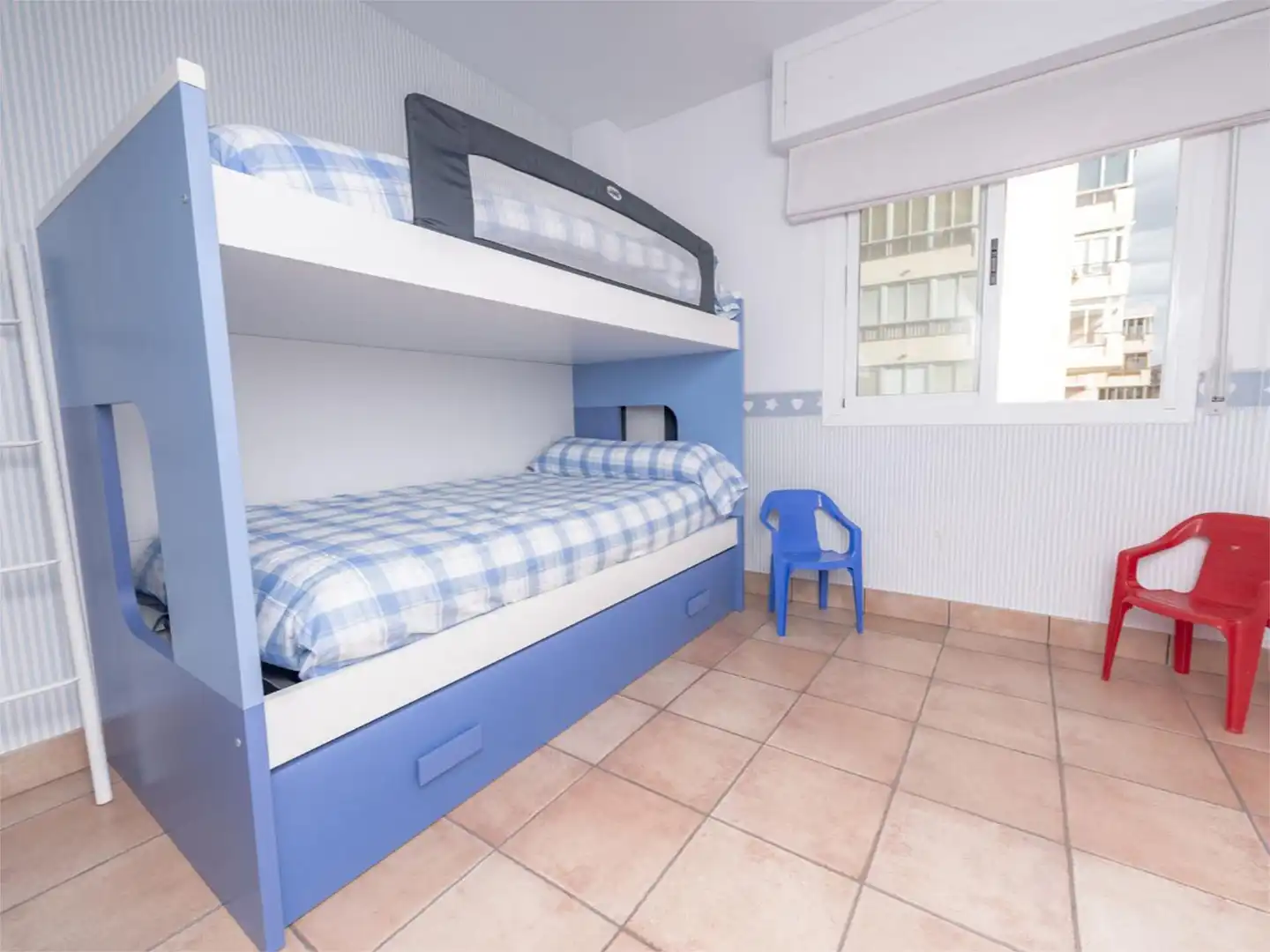 Habitación de Apartamento de alquiler en Benicasim / Benicàssim con Calefacción, Jardín privado y Terraza