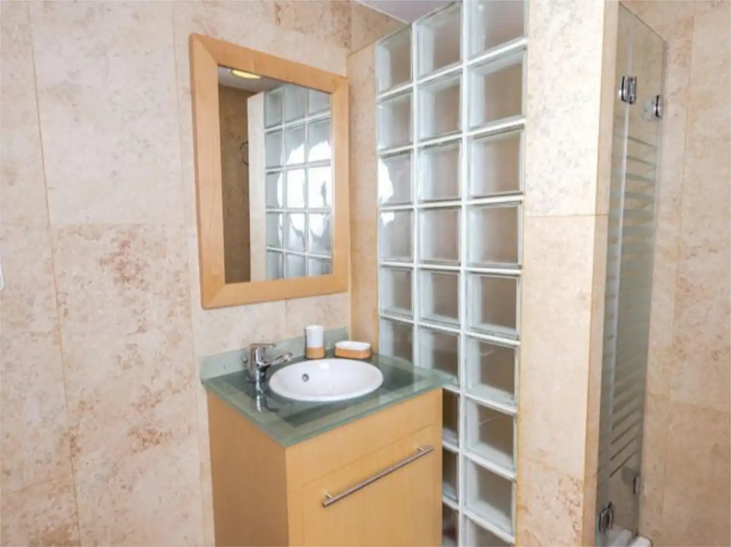Baño de Apartamento de alquiler en Benicasim / Benicàssim con Calefacción, Jardín privado y Terraza