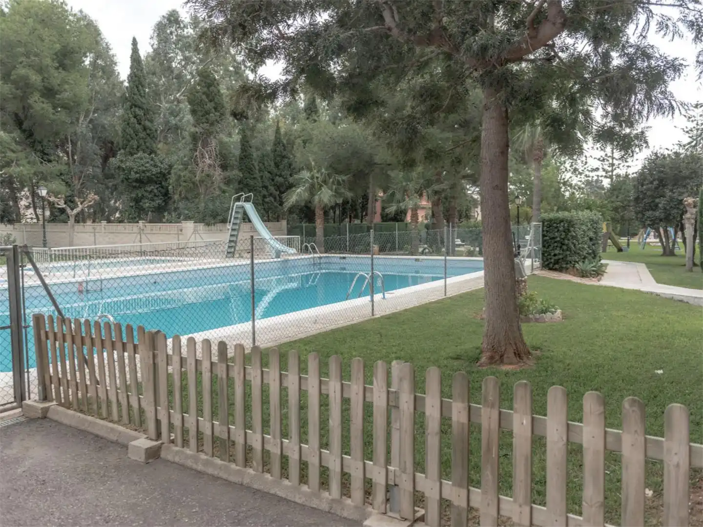 Piscina de Apartamento de alquiler en Benicasim / Benicàssim con Calefacción, Jardín privado y Terraza