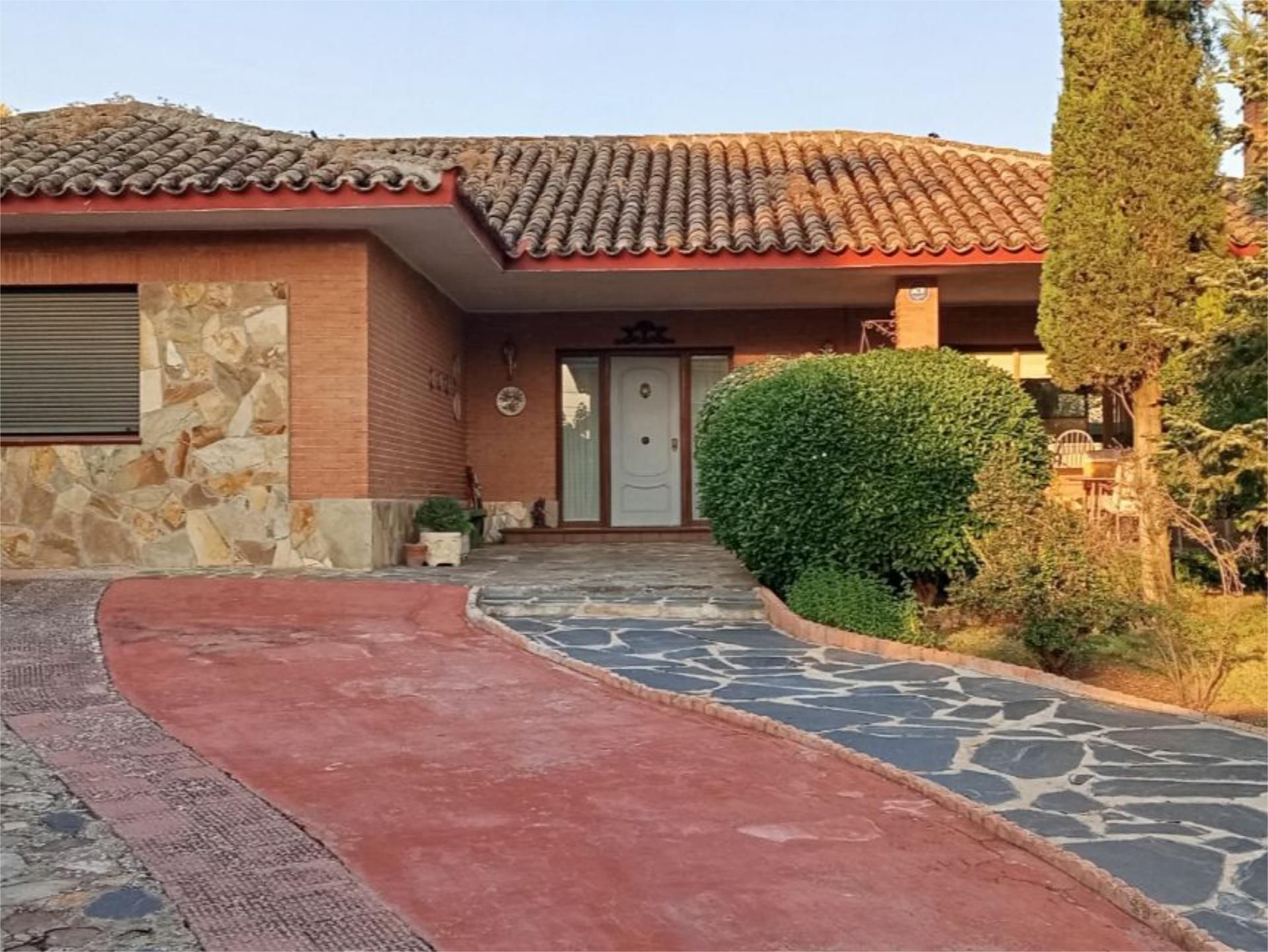 Exterior view of Flat for sale in Villanueva de la Cañada  with Heating, Private garden and Swimming Pool