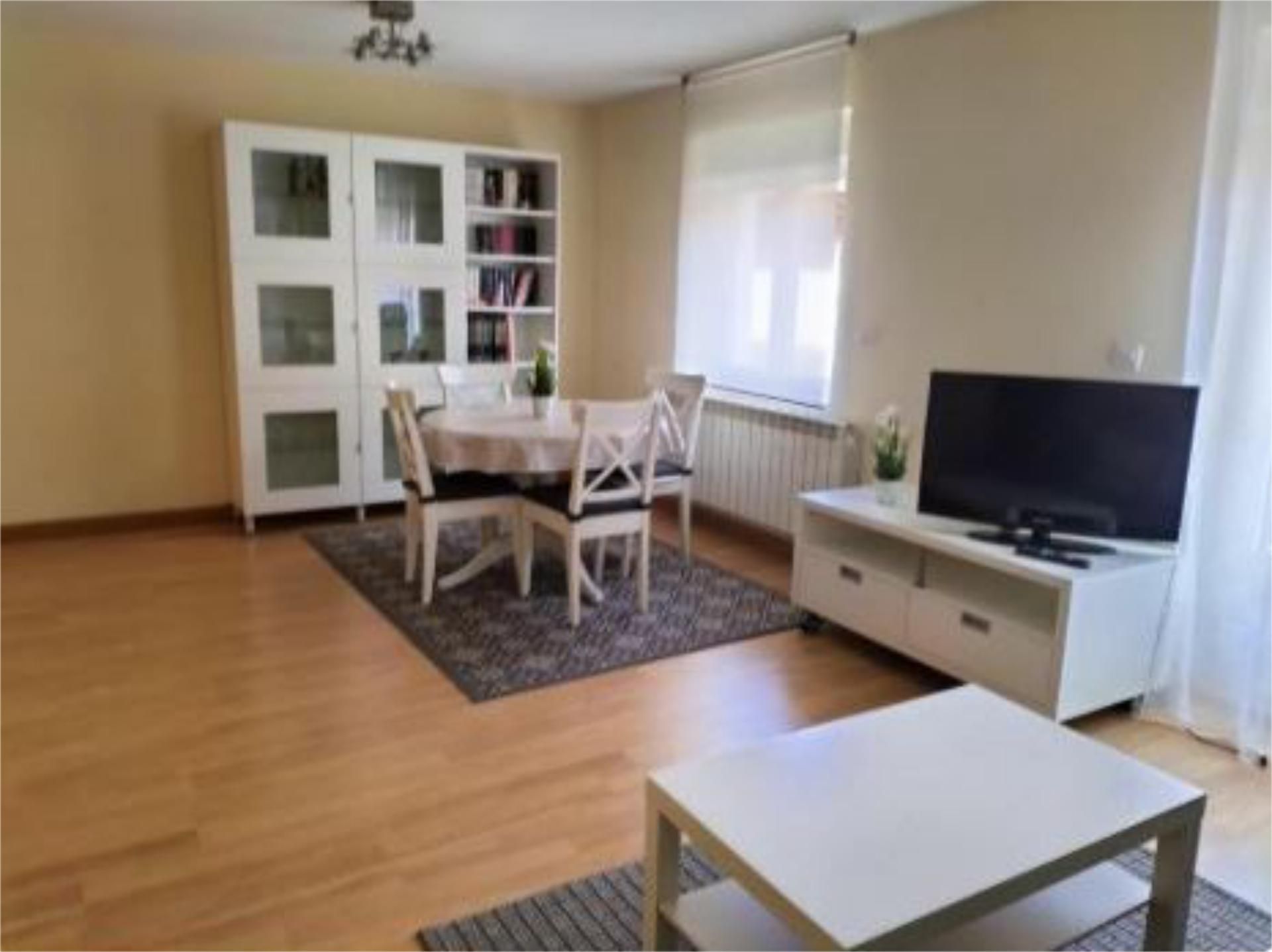 Living room of Flat to rent in Burgos Capital  with Heating, Parquet flooring and Furnished