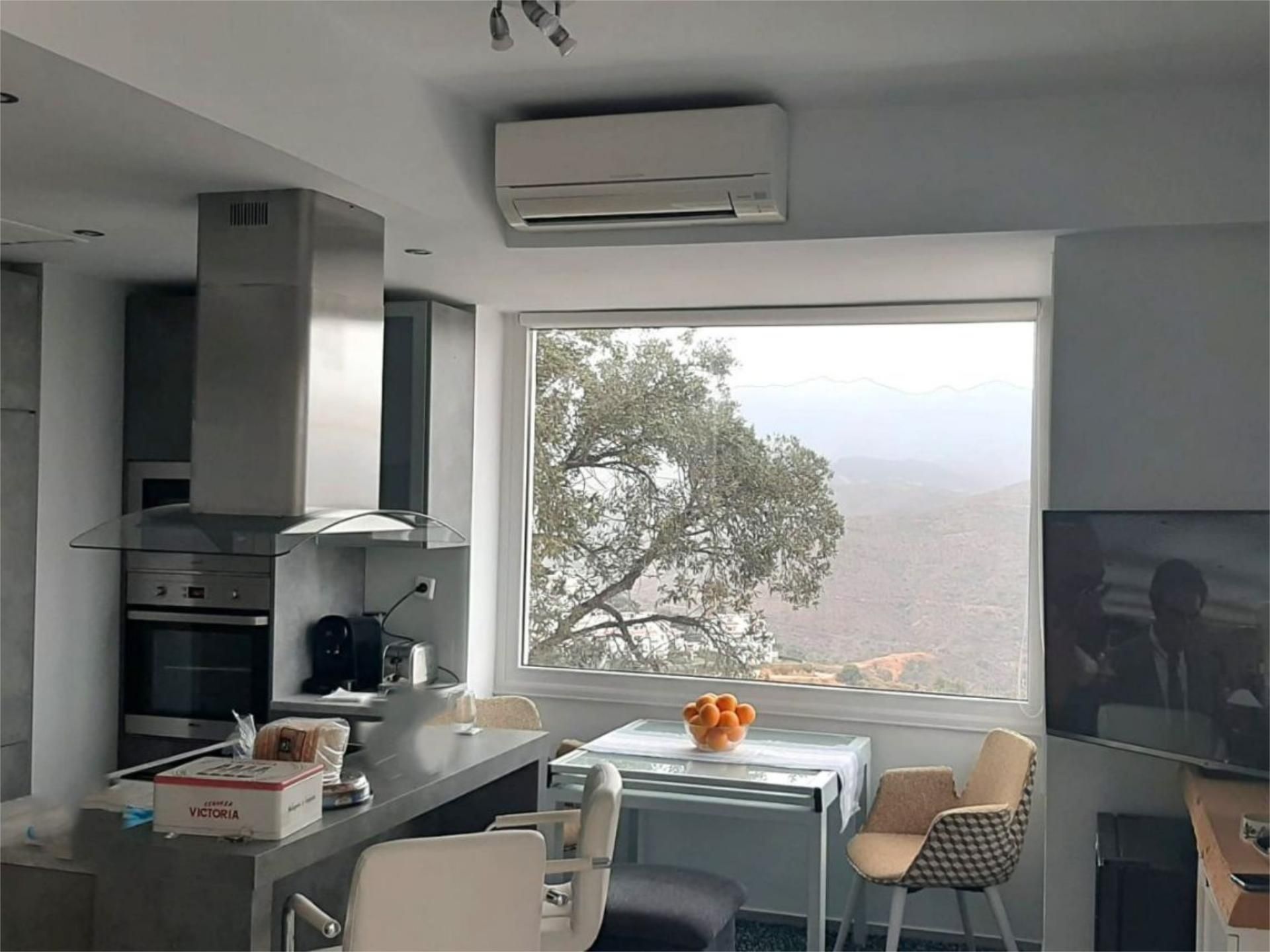 Sala de estar de Piso en venta en Ojén con Aire acondicionado, Calefacción y Jardín privado