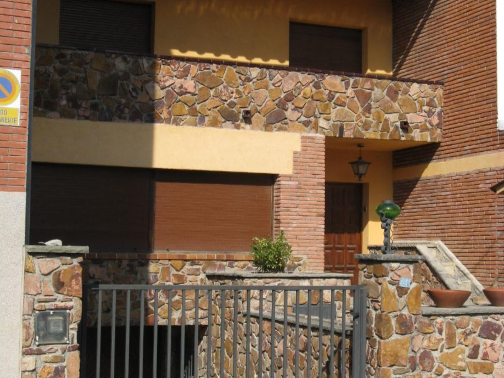 Außenansicht von Wohnung miete in Vilalba Sasserra mit Terrasse, Abstellraum und Balkon