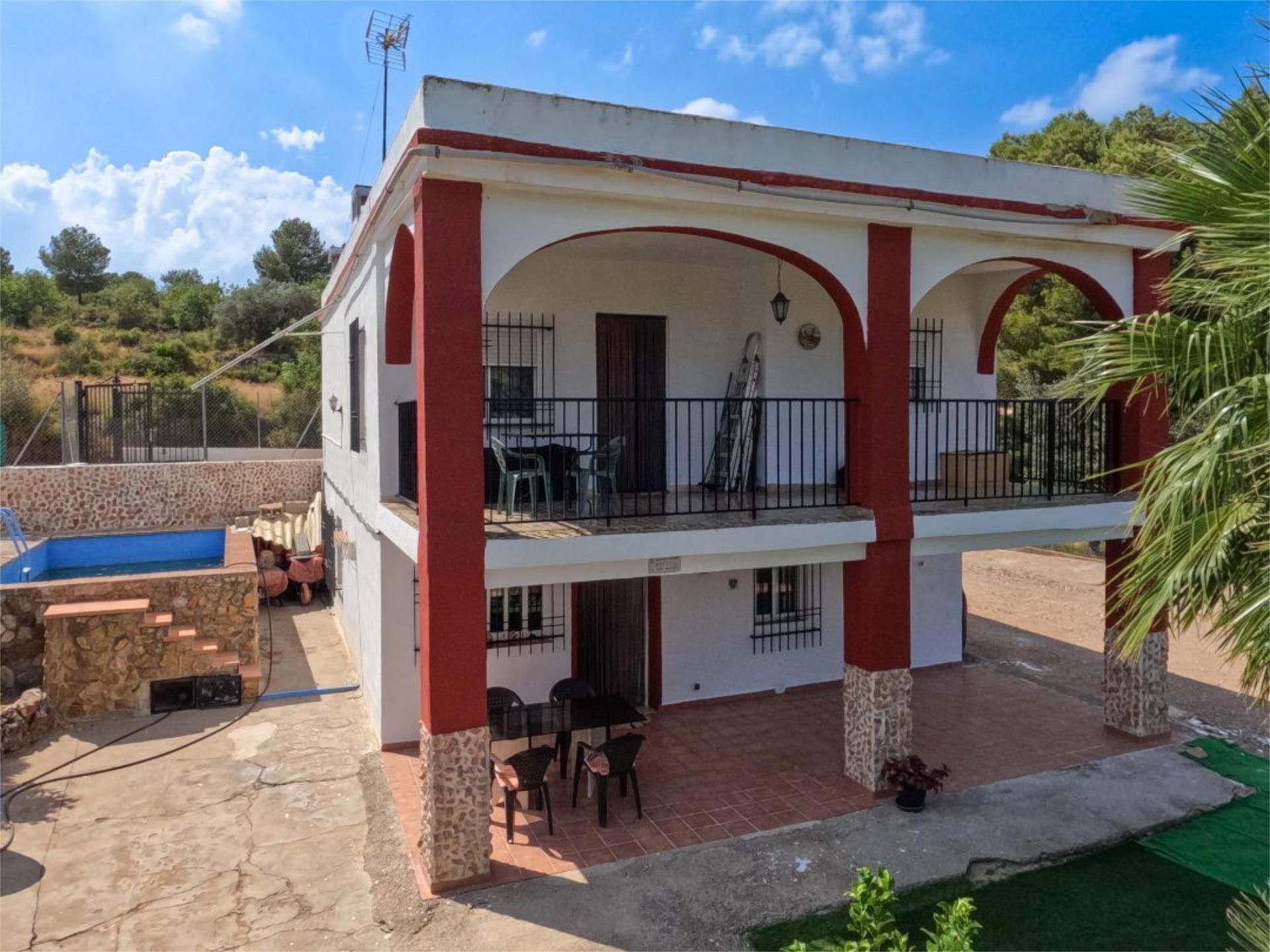 Vista exterior de Finca rústica en venda en Chiva amb Terrassa i Balcó