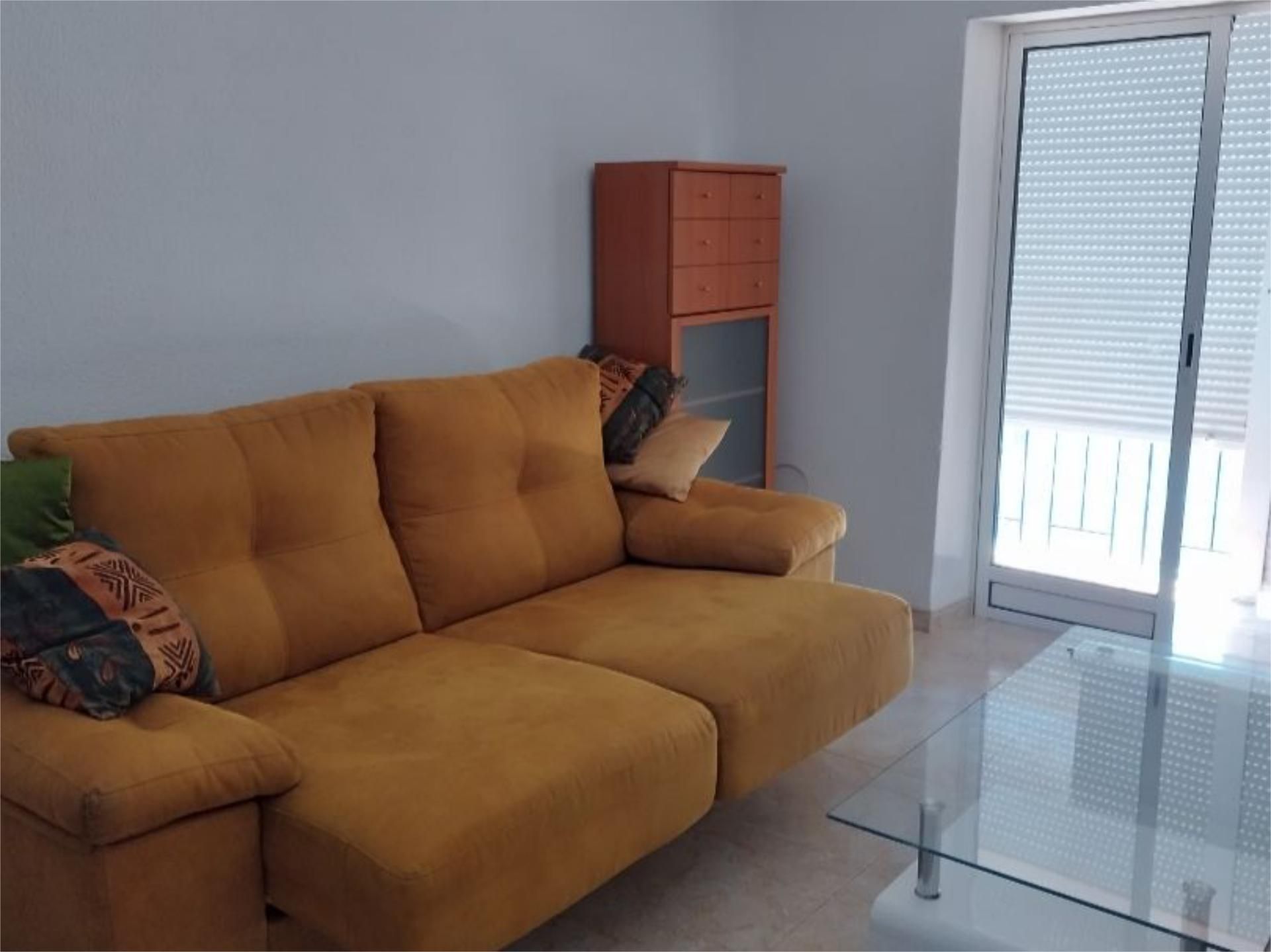 Sala d'estar de Pis de lloguer en Béjar amb Calefacció, Moblat i Balcó