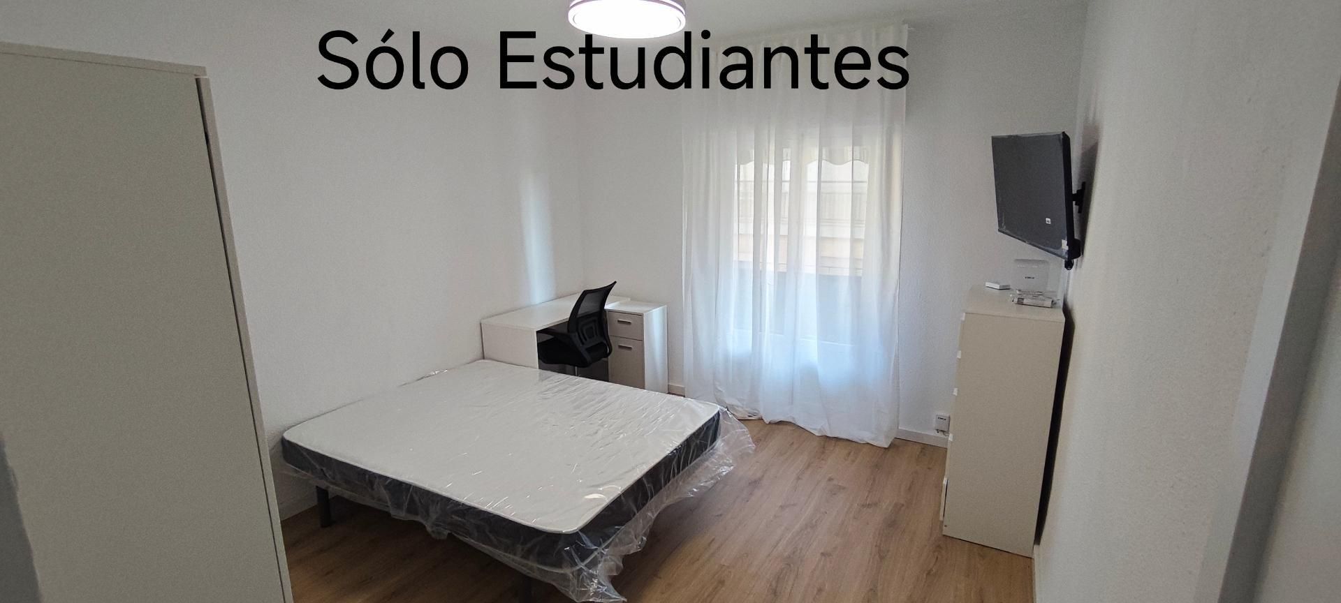 Bedroom of Flat to share in Elche / Elx  with Parquet flooring, Furnished and Oven