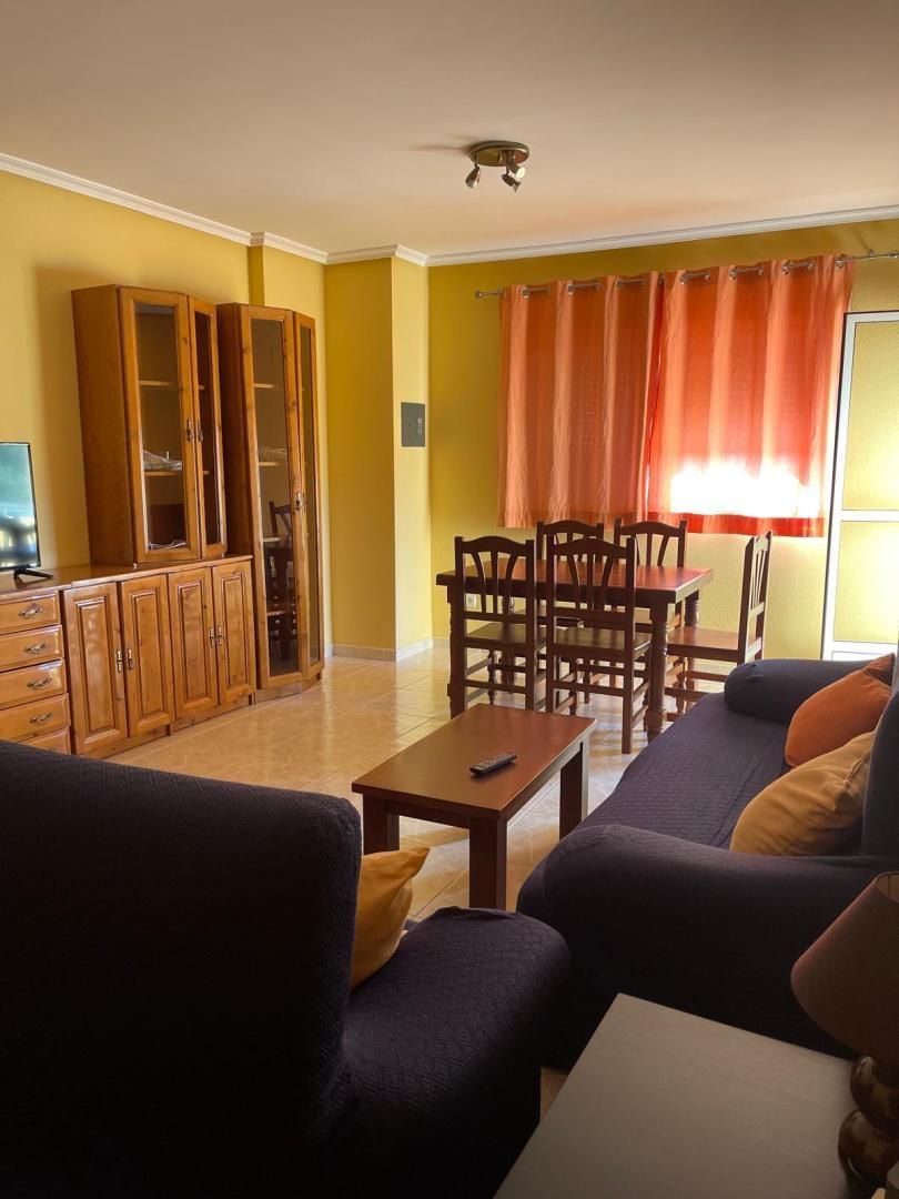 Living room of Flat to share in Plasencia  with Heating, Parquet flooring and Furnished