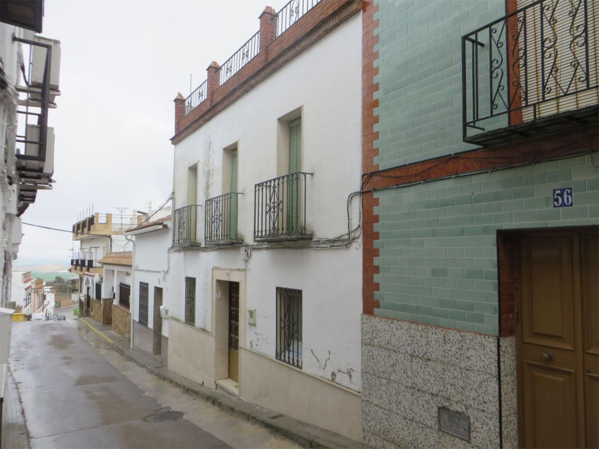 Vista exterior de Casa adosada en venda en Montemayor amb Terrassa i Balcó