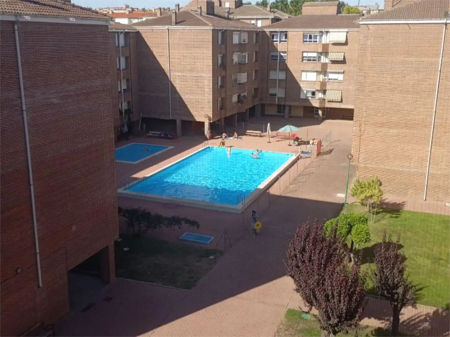 Flat for sale in Calle Obispo Fonseca, 31, El Carmen - Casas del Hogar Swimming pool of Flat for sale in Palencia with Heating, Private garden and Parquet flooring