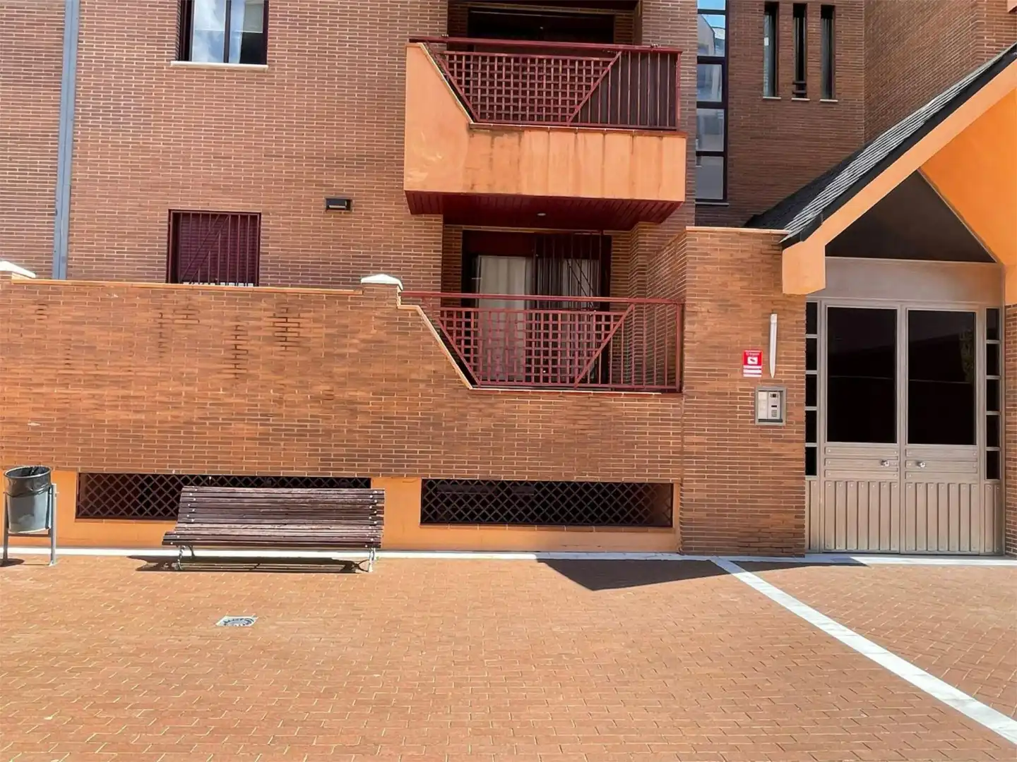 Wohnung zum Verkauf in Calle Aconcagua, 26, Camino de los Neveros - Serrallo Außenansicht von Wohnung zum Verkauf in Granada mit Heizung, Parkett und Terrasse