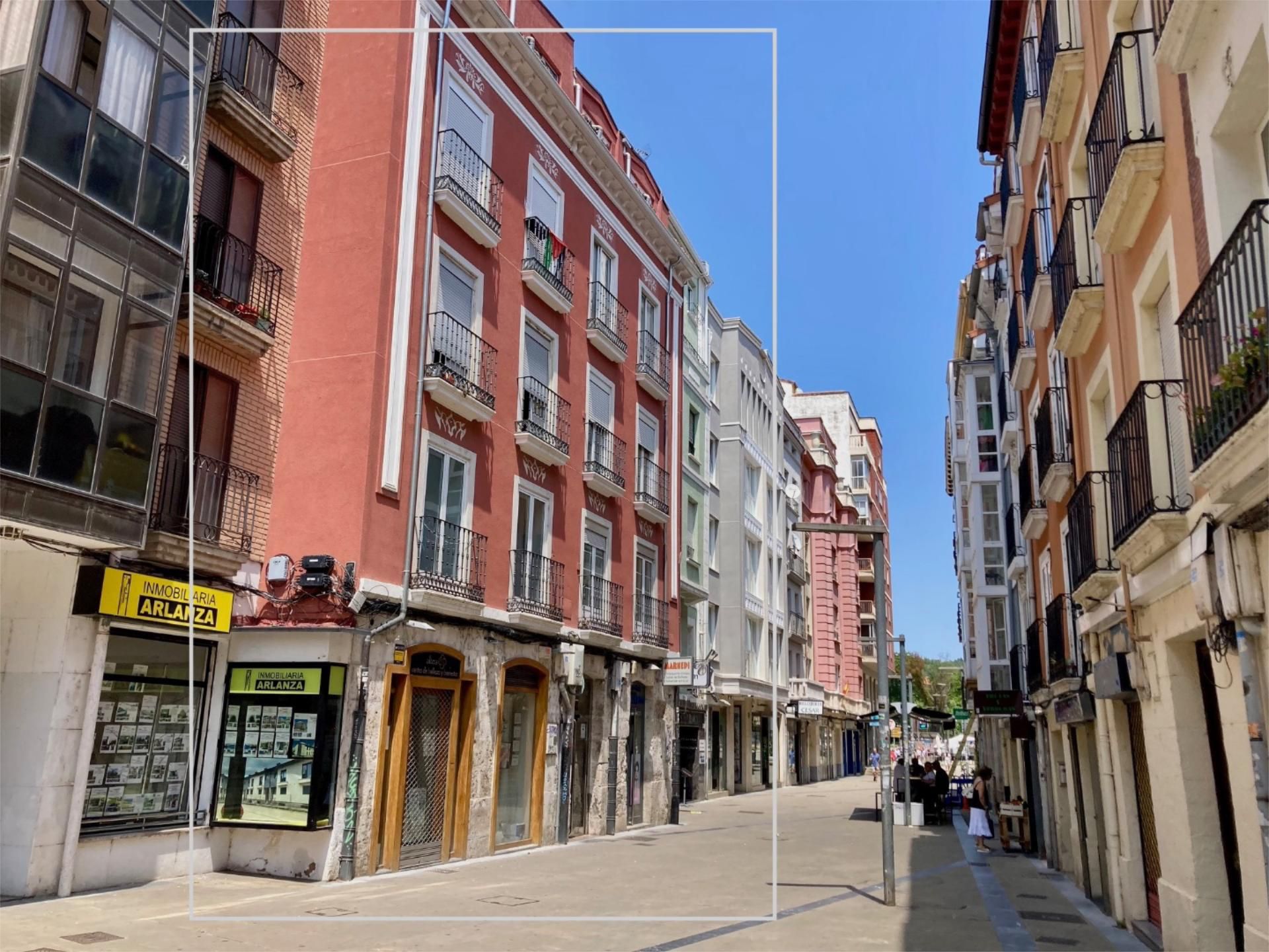 Vista exterior de Piso en venta en Burgos Capital con Balcón