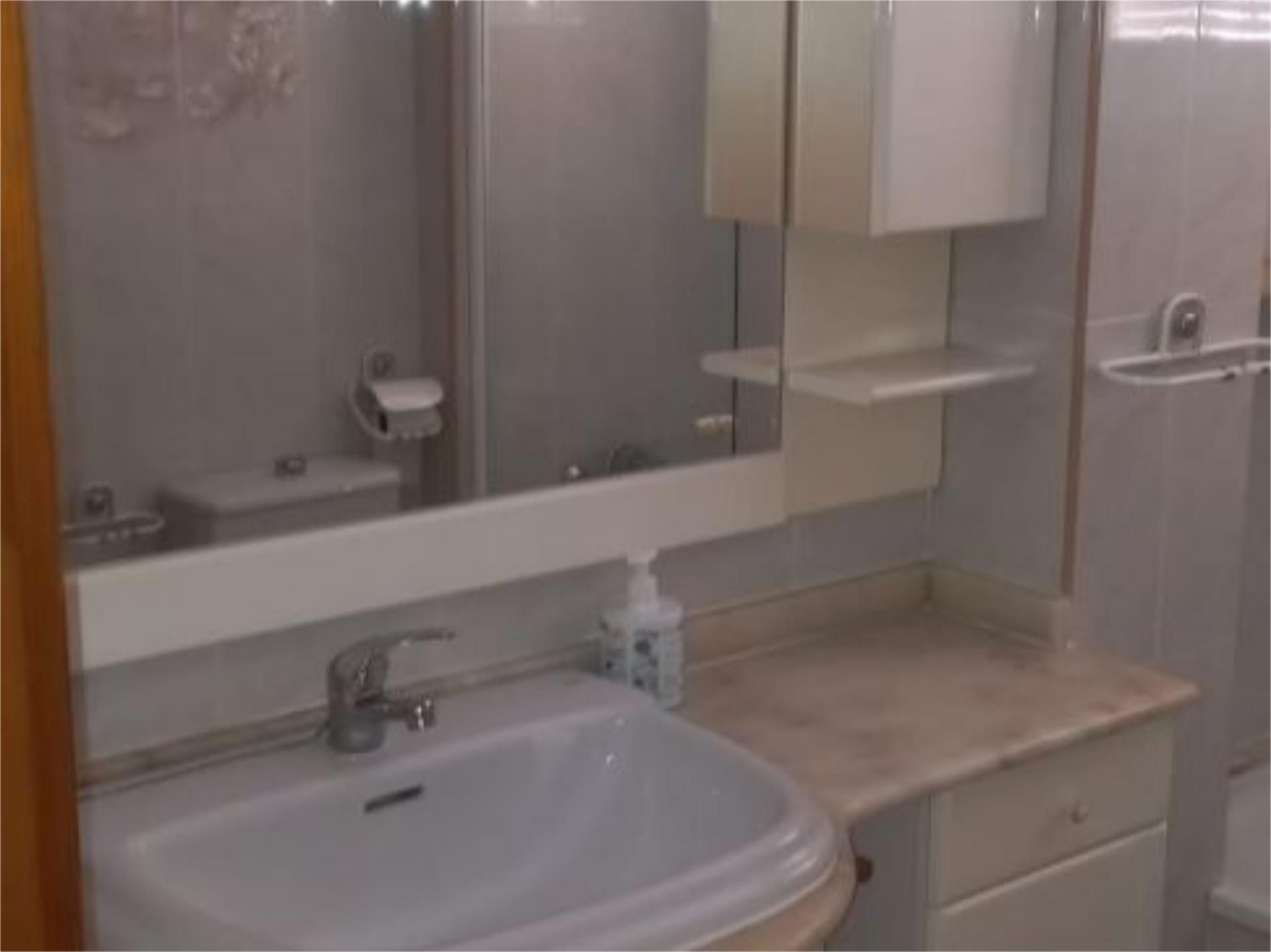 Bathroom of Flat to rent in Burjassot  with Air Conditioner, Heating and Furnished