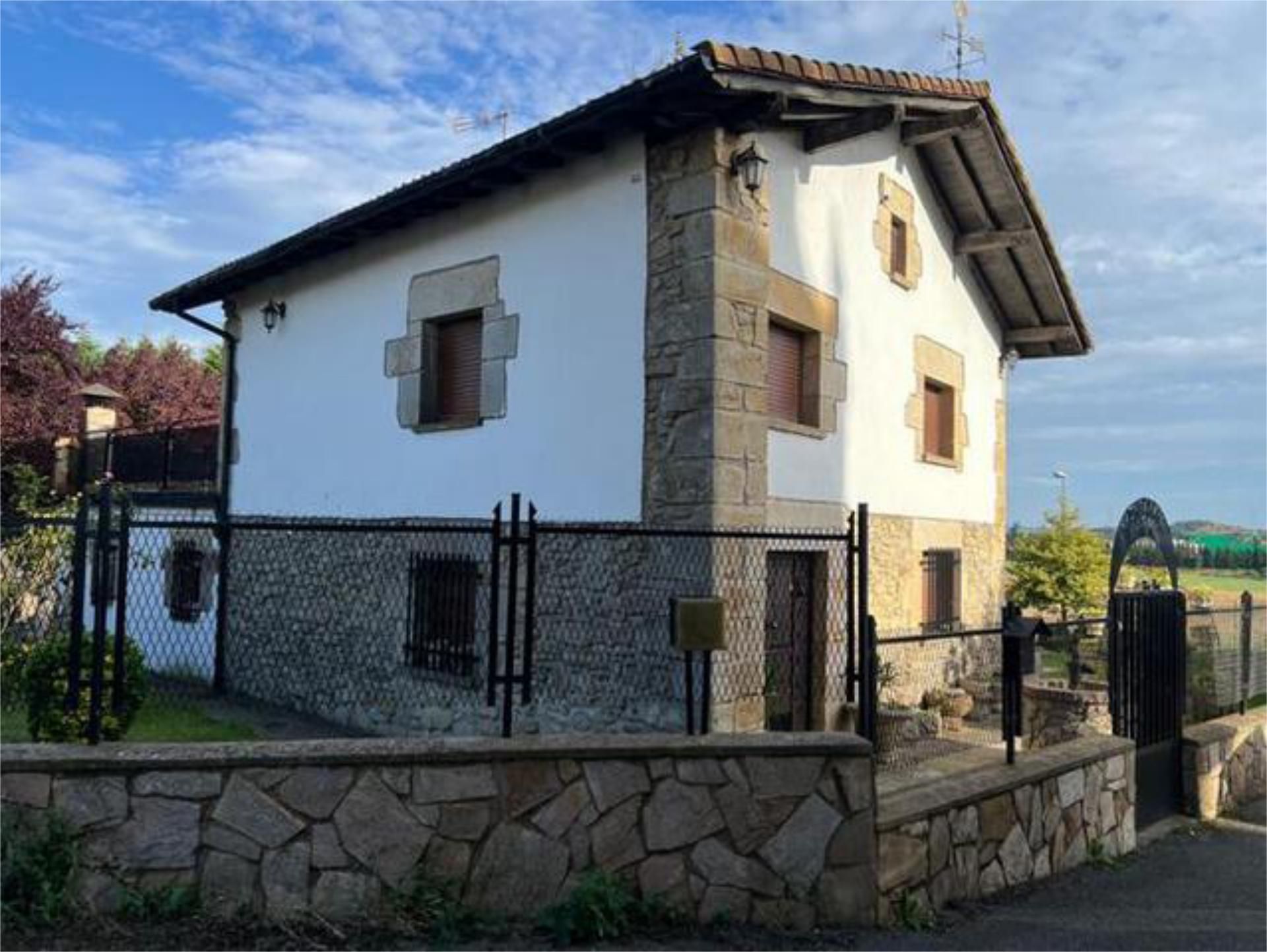 Vista exterior de Casa o chalet en venta en Legutio con Terraza y Piscina