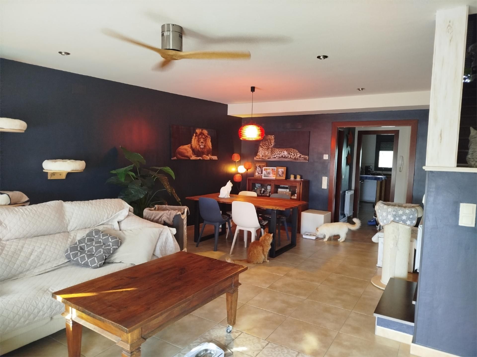 Sala de estar de Casa adosada en venta en Sant Pere de Torelló con Aire acondicionado y Calefacción