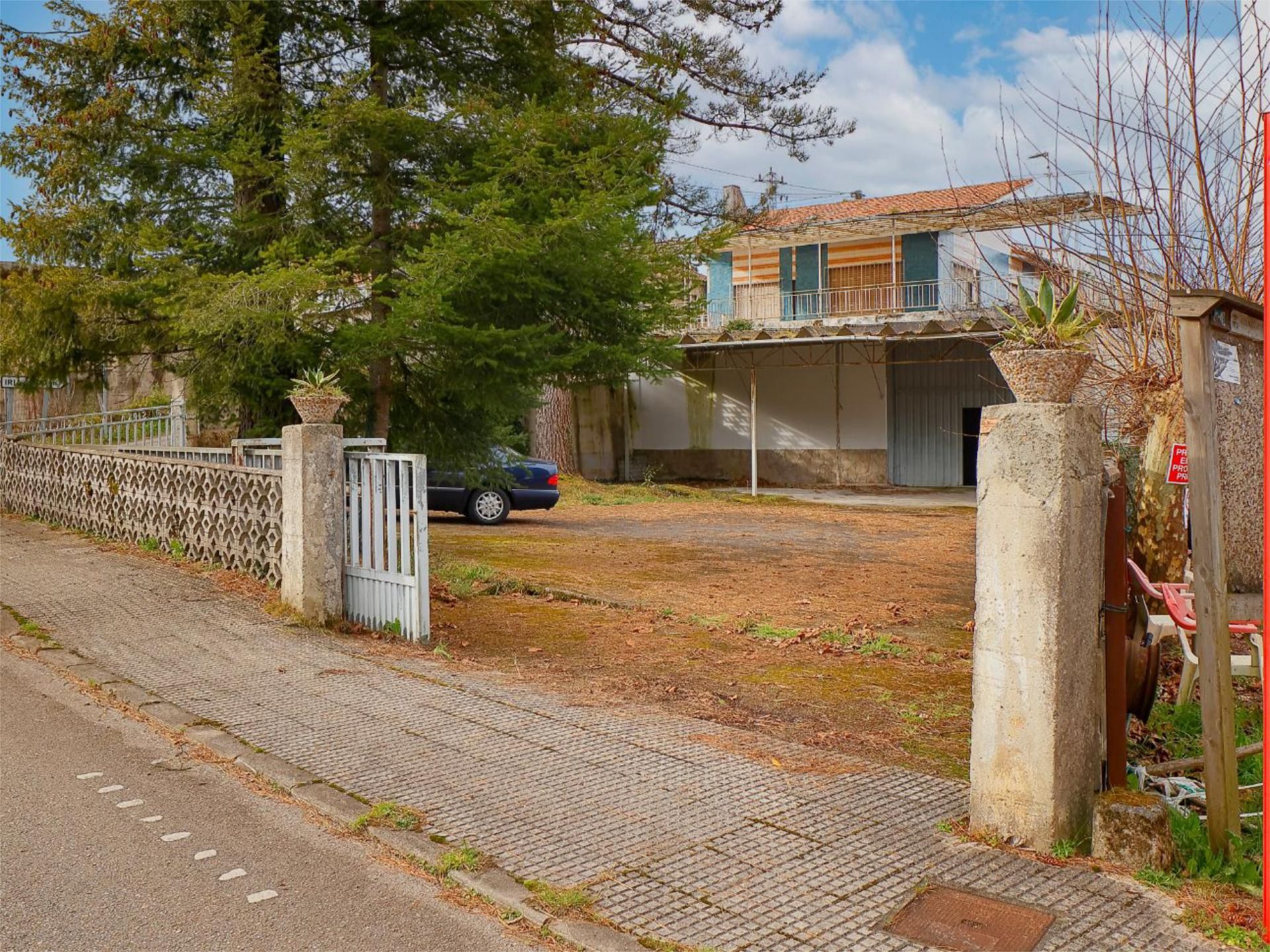 Vista exterior de Local en venda en Cabranes amb Calefacció, Parquet i Moblat