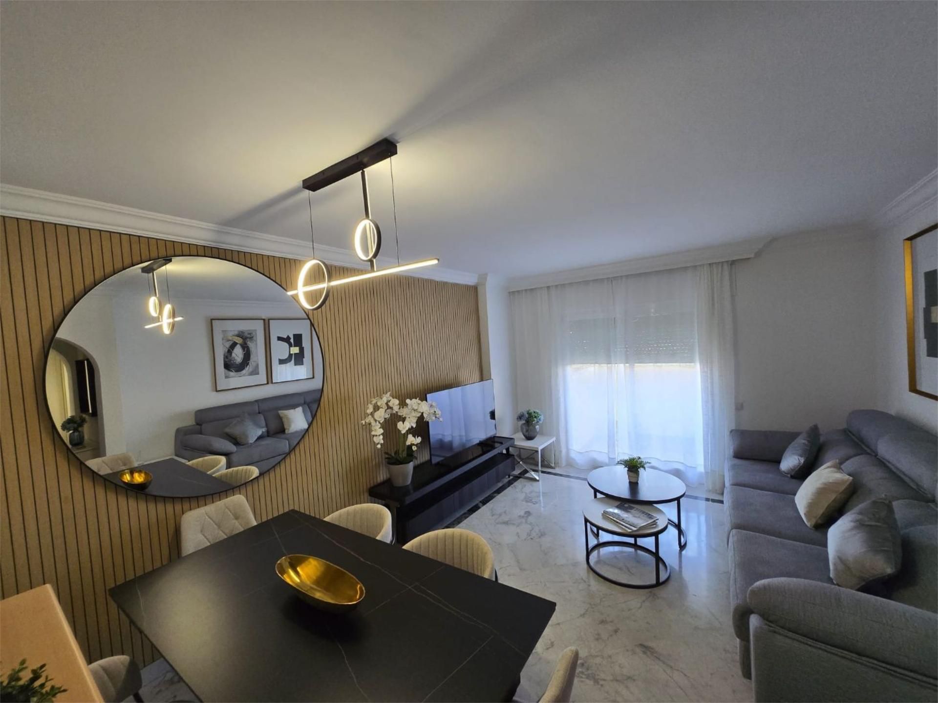 Sala de estar de Apartamento de alquiler en Marbella con Aire acondicionado, Calefacción y Jardín privado