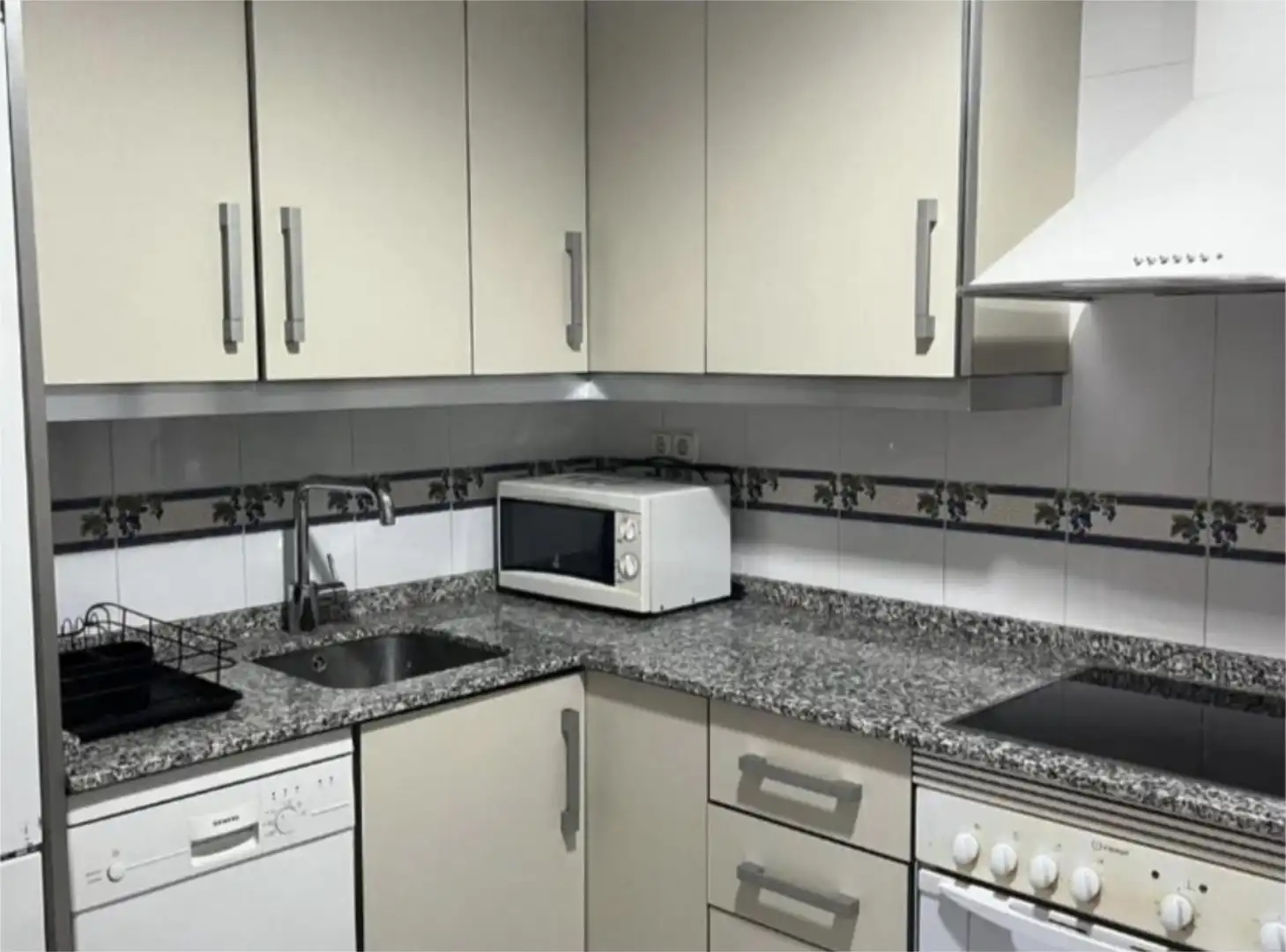 Flat for rent in Calle Puerta de Murcia, 13, Carretas - Pajarita Flat for rent in Calle Puerta de Murcia, 13, Carretas - Pajarita