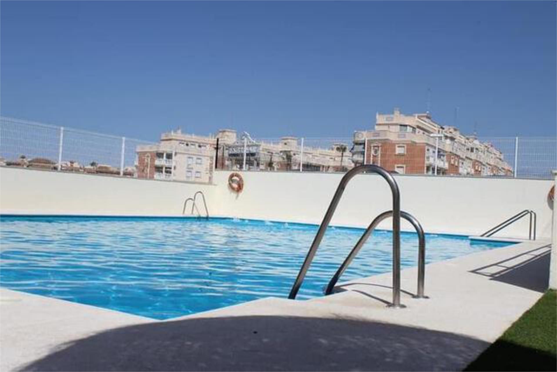 Piscina de Apartament en venda en Roquetas de Mar amb Terrassa i Piscina