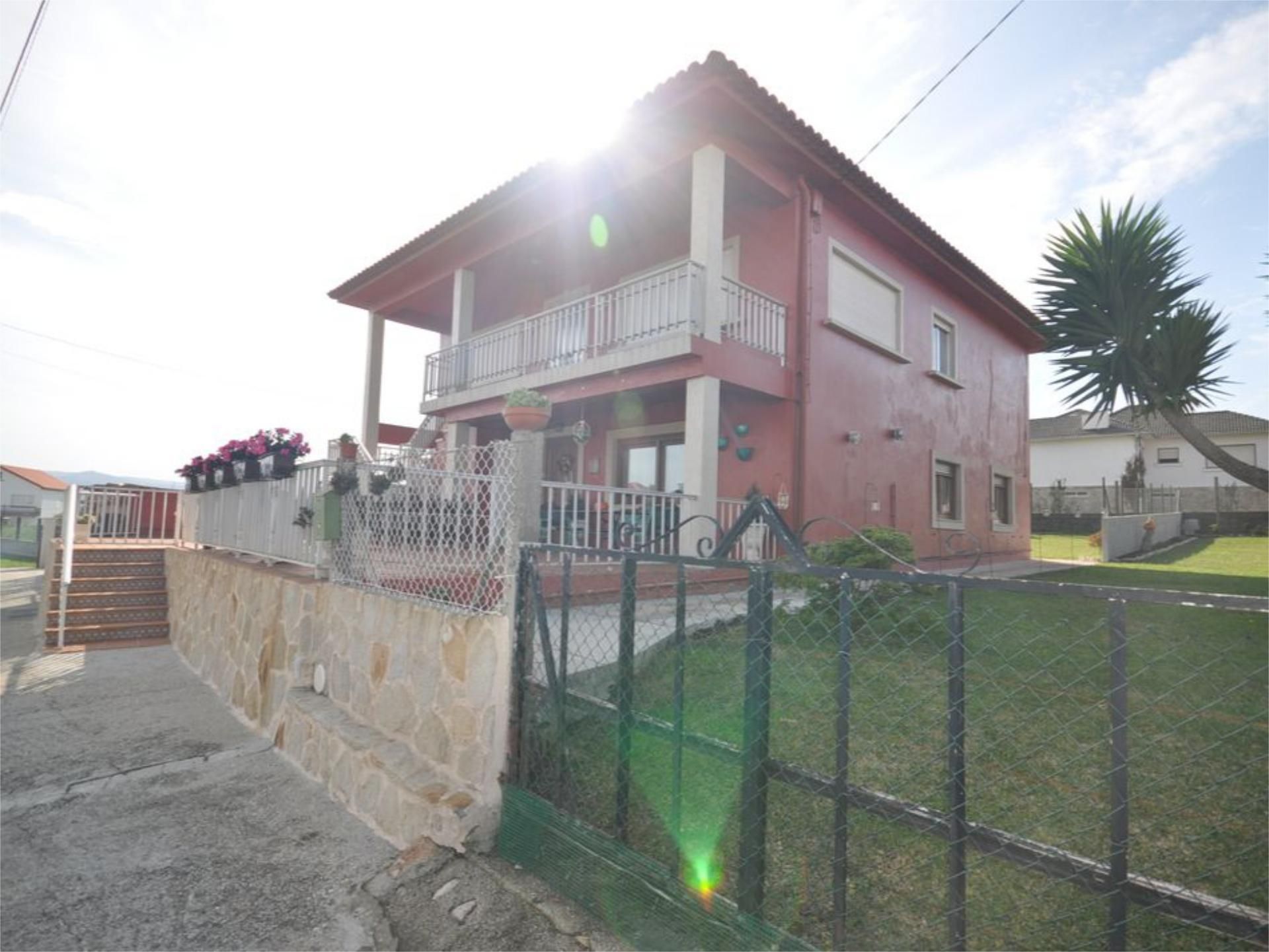 Vista exterior de Pis en venda en Muros amb Calefacció, Jardí privat i Terrassa