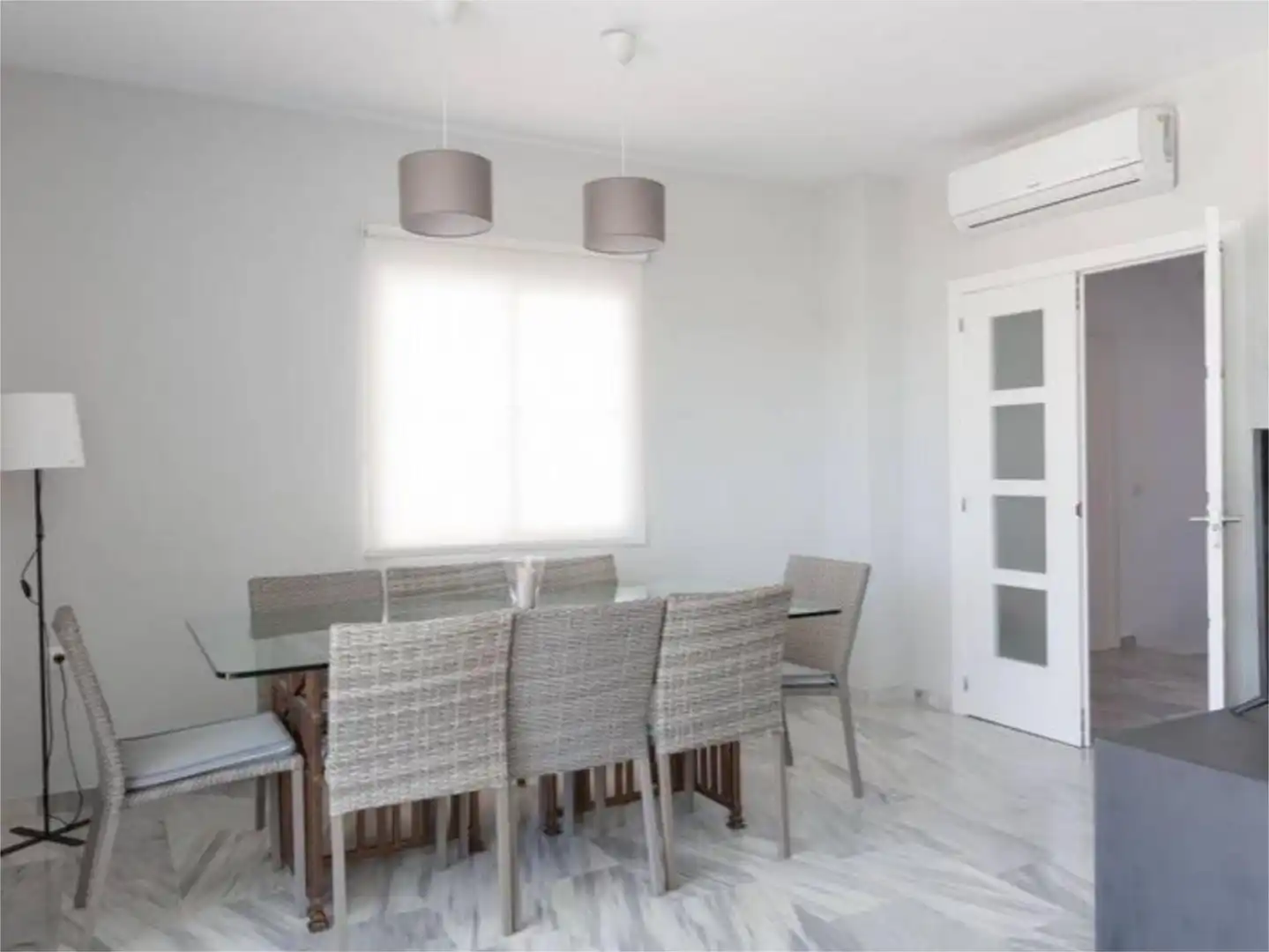 Casa o chalet de alquiler en Calle Artola Golf, 26, Cabopino - Artola Comedor de Casa o chalet de alquiler en Marbella con Aire acondicionado, Calefacción y Jardín privado