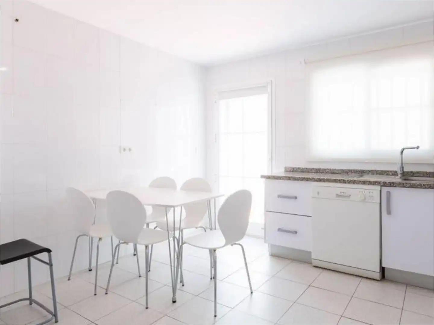 Casa o chalet de alquiler en Calle Artola Golf, 26, Cabopino - Artola Cocina de Casa o chalet de alquiler en Marbella con Aire acondicionado, Calefacción y Jardín privado