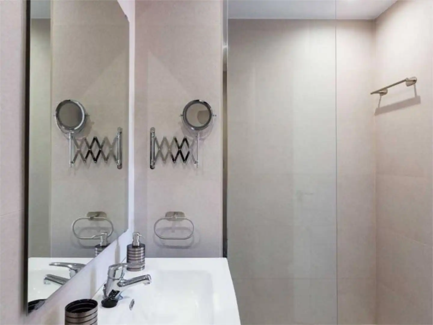 Casa o chalet de alquiler en Calle Artola Golf, 26, Cabopino - Artola Baño de Casa o chalet de alquiler en Marbella con Aire acondicionado, Calefacción y Jardín privado