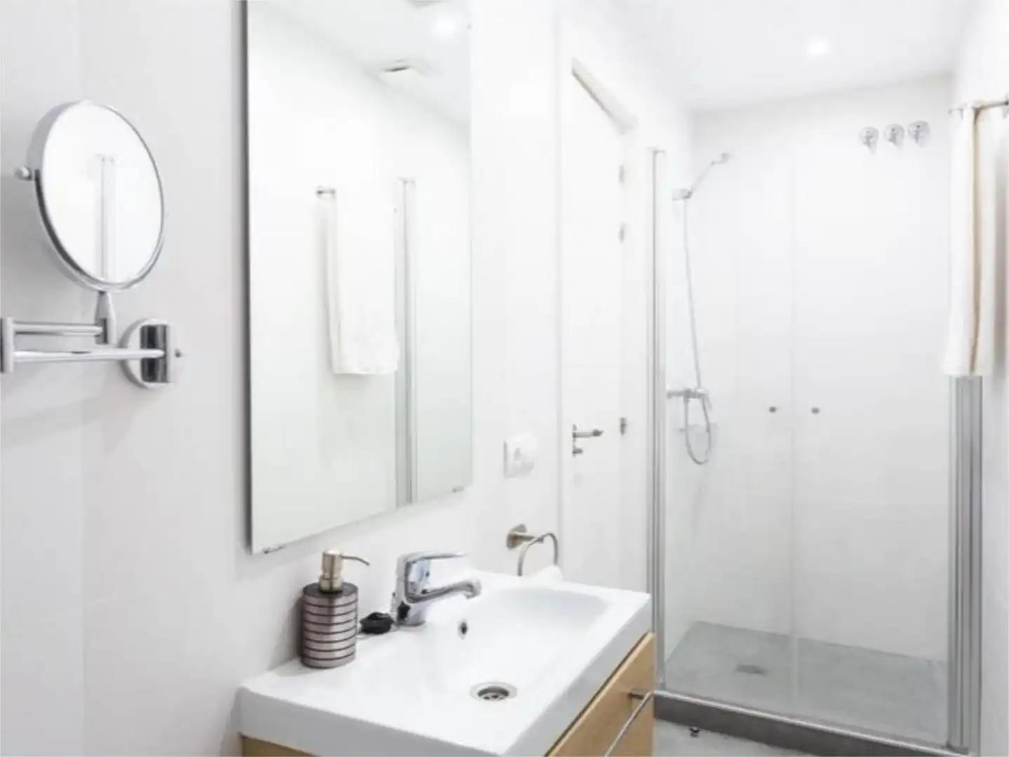 Casa o chalet de alquiler en Calle Artola Golf, 26, Cabopino - Artola Baño de Casa o chalet de alquiler en Marbella con Aire acondicionado, Calefacción y Jardín privado