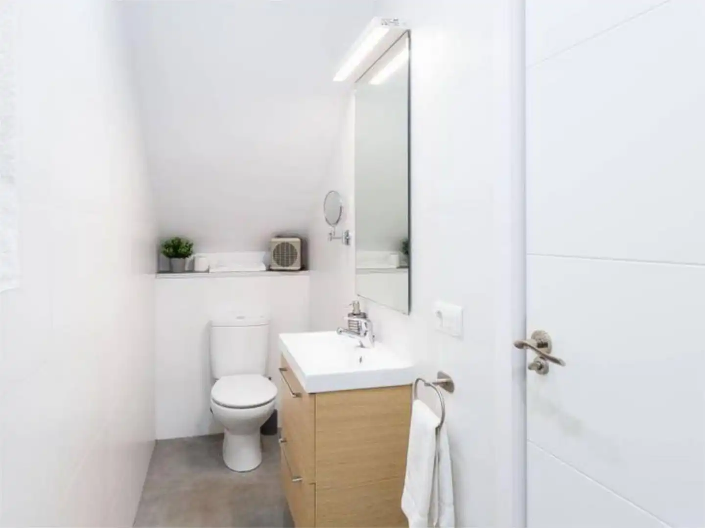 Casa o chalet de alquiler en Calle Artola Golf, 26, Cabopino - Artola Baño de Casa o chalet de alquiler en Marbella con Aire acondicionado, Calefacción y Jardín privado