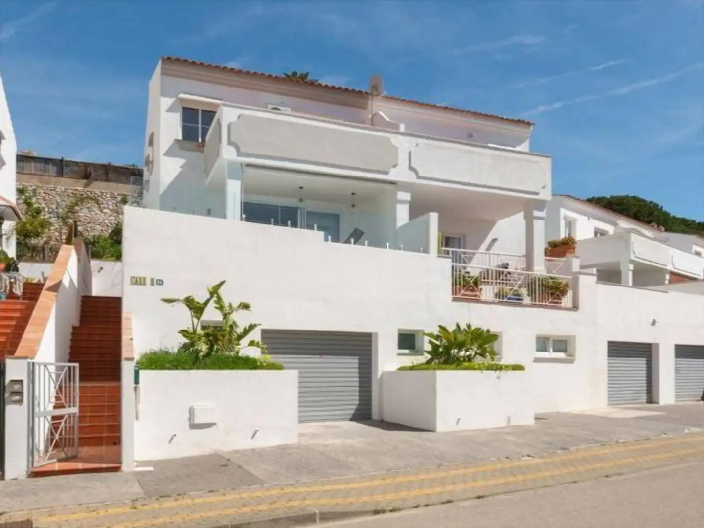 Casa o chalet de alquiler en Calle Artola Golf, 26, Cabopino - Artola Vista exterior de Casa o chalet de alquiler en Marbella con Aire acondicionado, Calefacción y Jardín privado