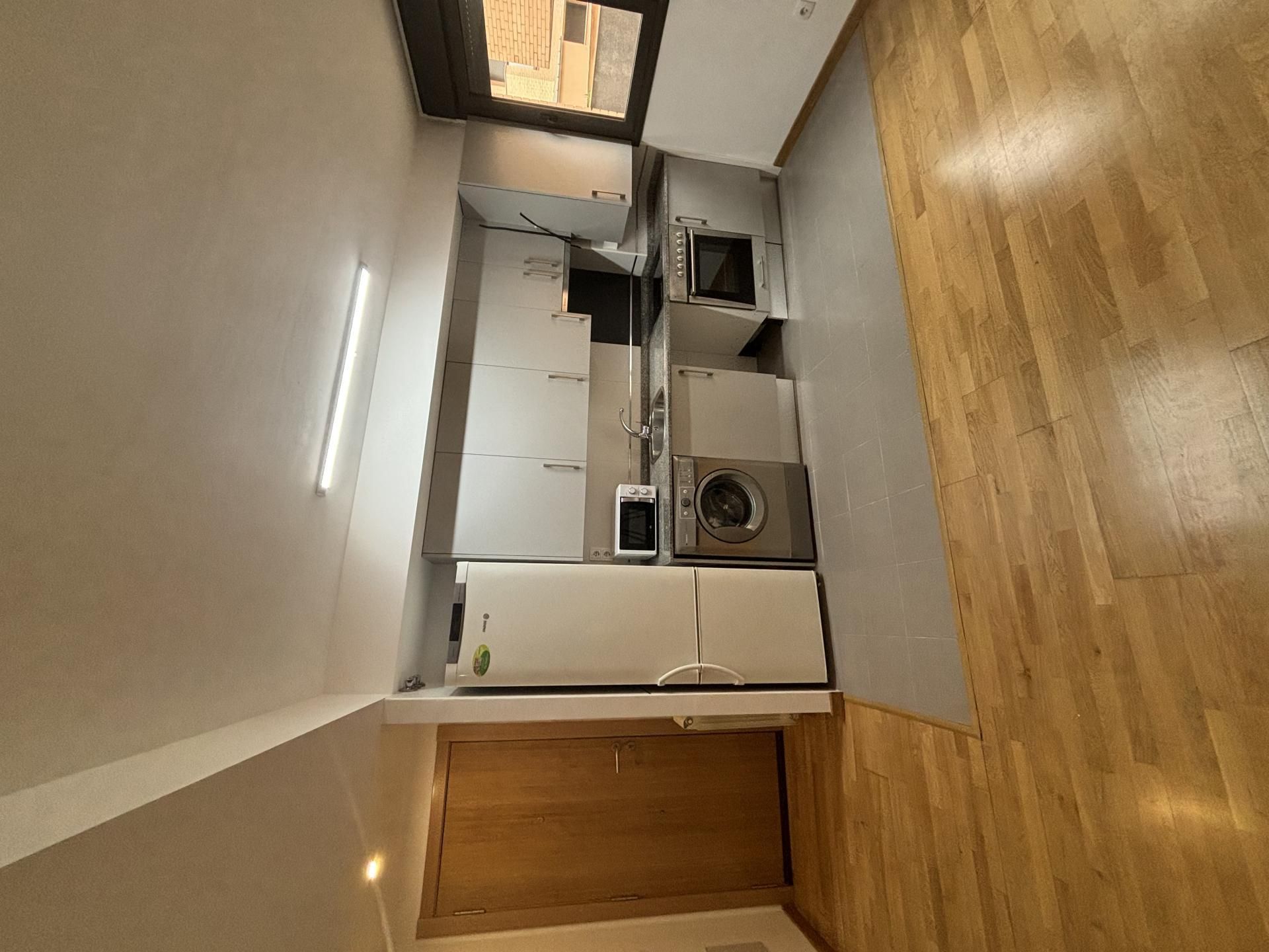 Cocina de Piso de alquiler en Fuentes de Ebro con Jardín privado, Parquet y Piscina