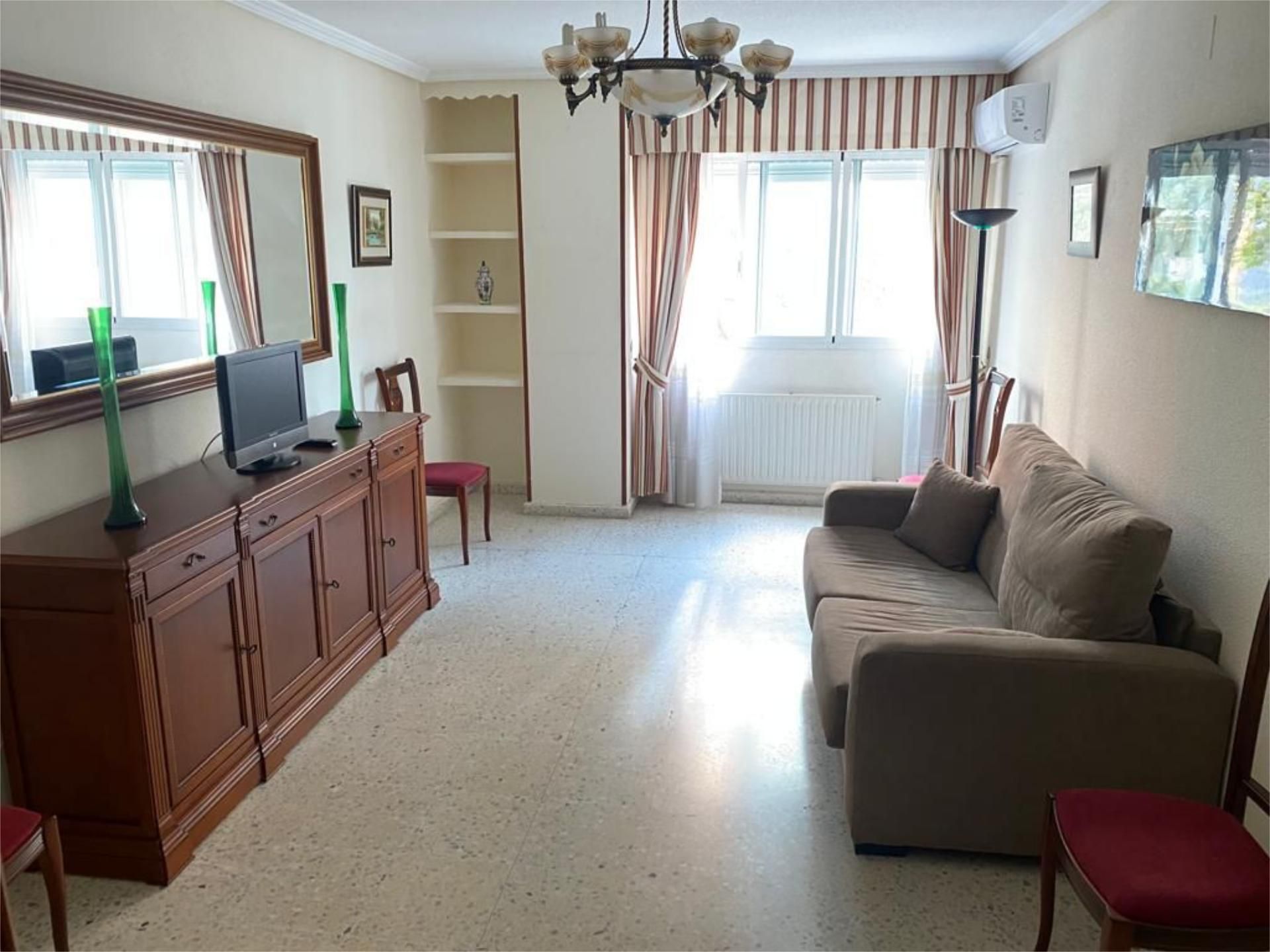 Sala de estar de Apartamento de alquiler en Cáceres Capital con Aire acondicionado y Terraza