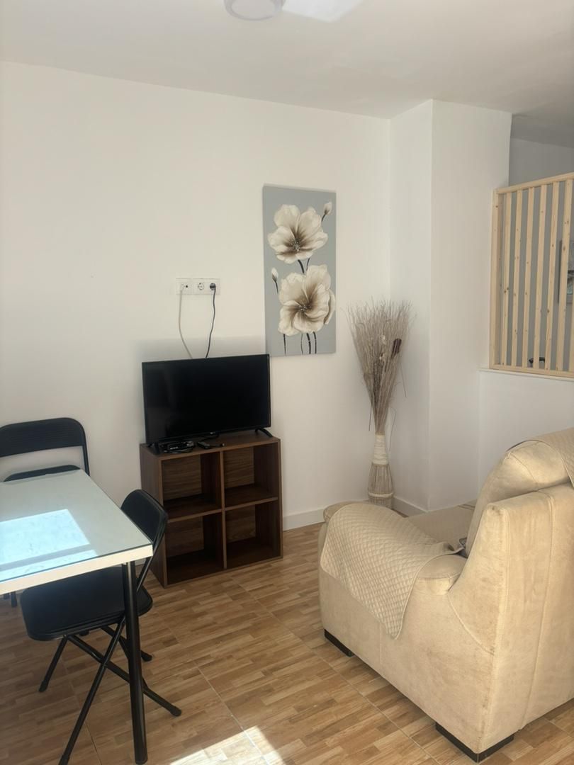Living room of Flat to rent in Dos Hermanas  with Furnished, Oven and Washing machine