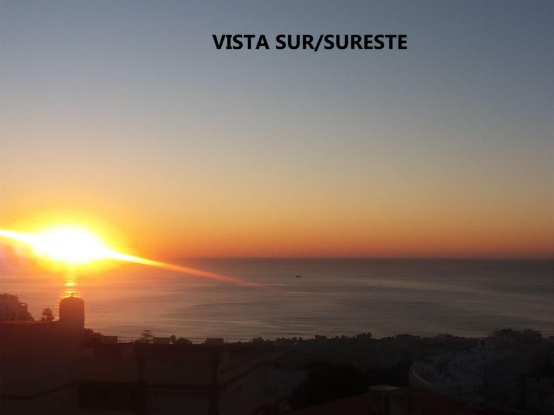 Vista exterior de Pis en venda en Torremolinos amb Aire condicionat, Terrassa i Piscina
