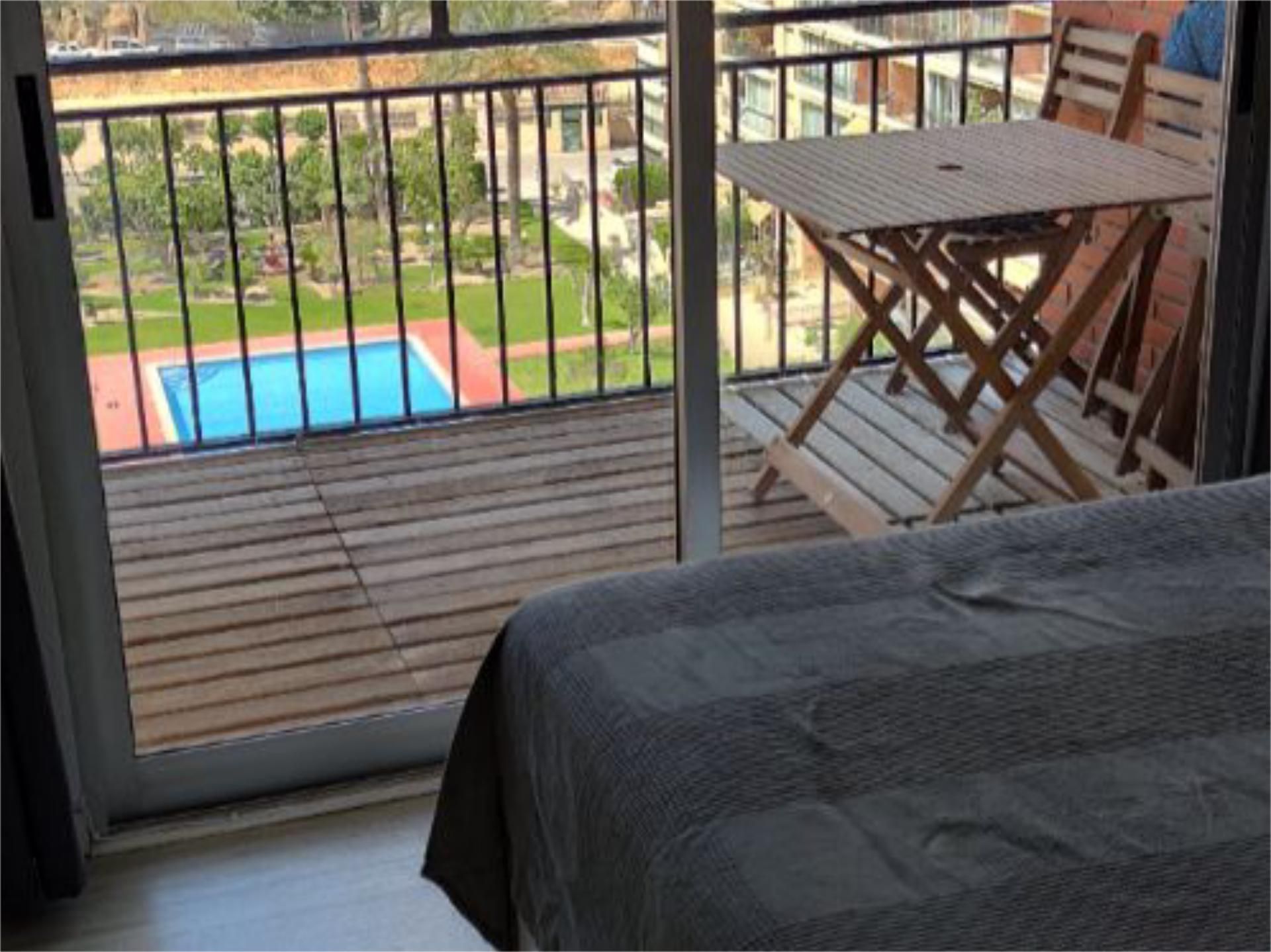 Habitación de Apartamento en venta en Finestrat con Terraza, Piscina y Balcón